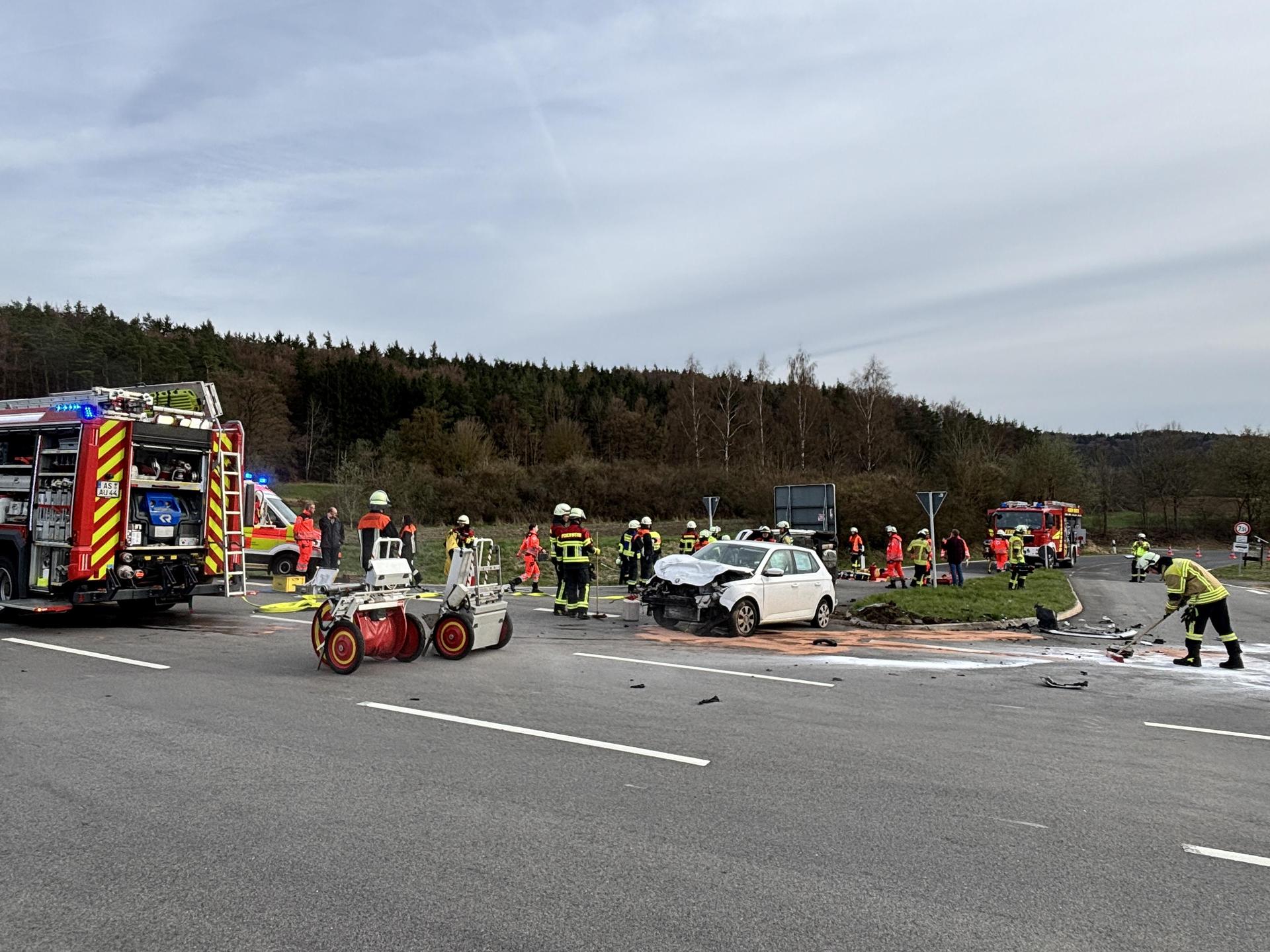 Zwei PKW kollidierten auf der B85 bei Königstein.<br> (Bild: Jürgen Leißner)