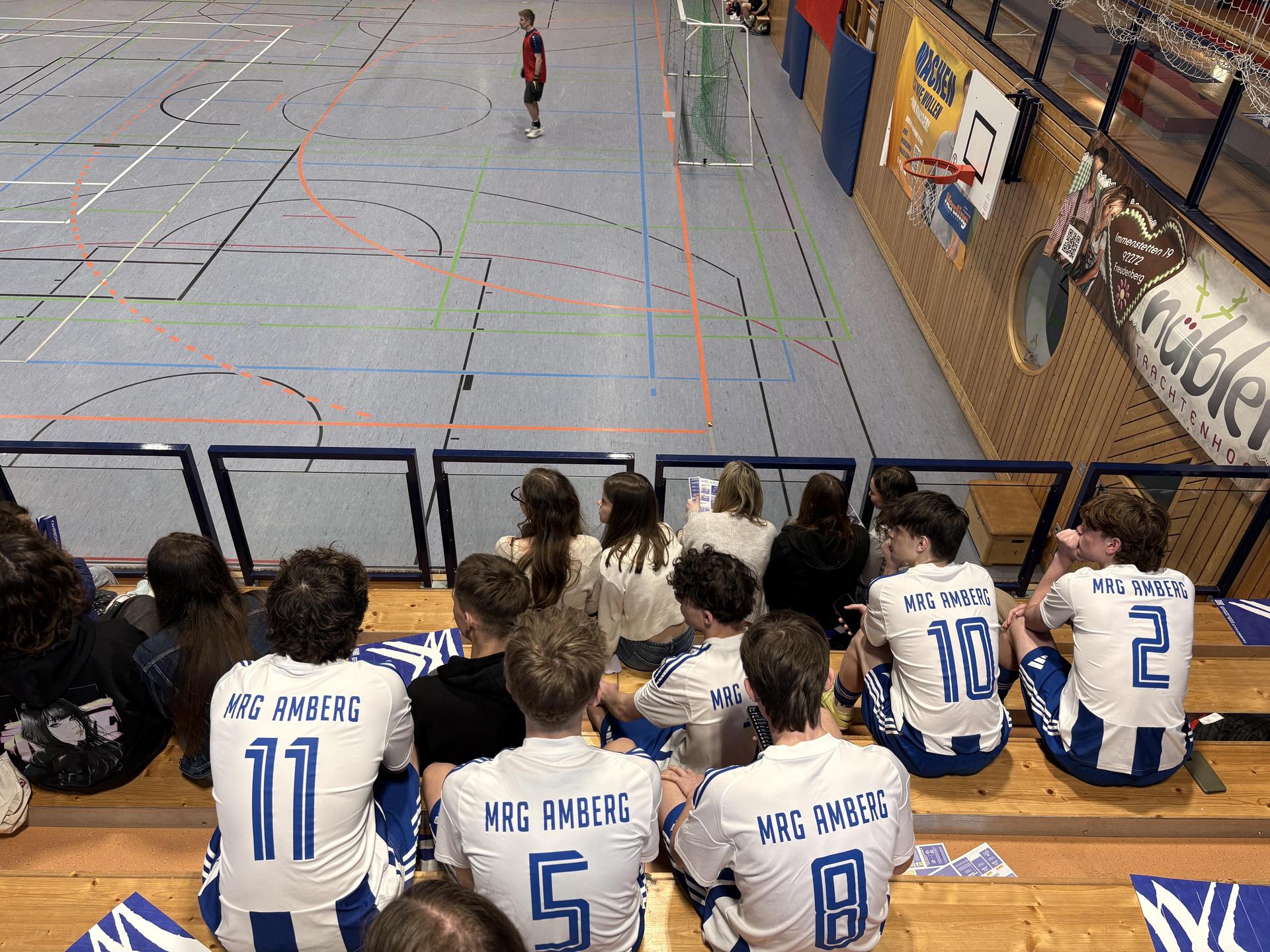 Die Schüler des MRG warten auf ihren nächsten Einsatz. (Bild: Lukas Büchold)