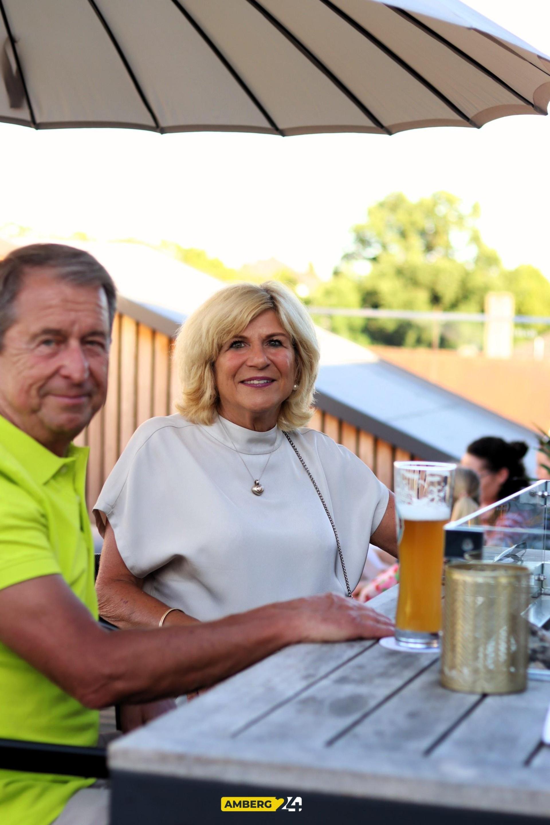 Beim Sundowner in der Waklüre konntet ihr am Freitag das schöne Wetter über den Dächern Ambergs genießen. (Bild: Judith Balleisen)