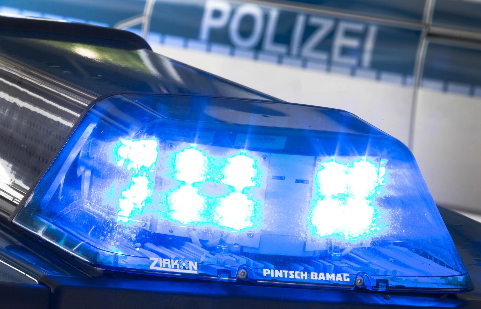 Nach einem Zusammenstoß mit einem zwölfjährigen Radfahrer in der Vohenstraußer Straße in Weiden ist eine Autofahrerin weitergefahren. (Symbolbild: agentur_dpa)
