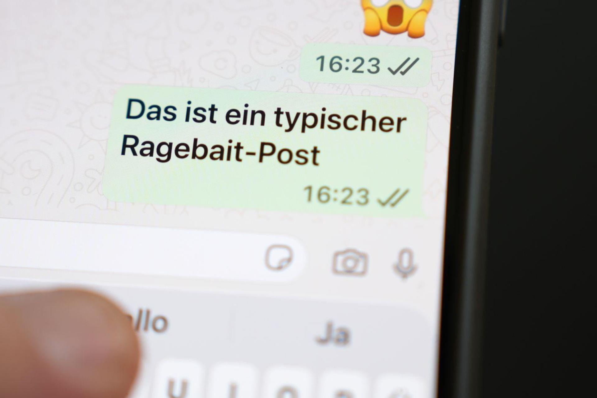 Seit 2008 entscheiden junge Menschen von 11 bis 20 Jahren darüber, welche Sprachfloskel sie besonders angesagt finden. (Archivbild)  (Bild: Marcus Brandt/dpa)