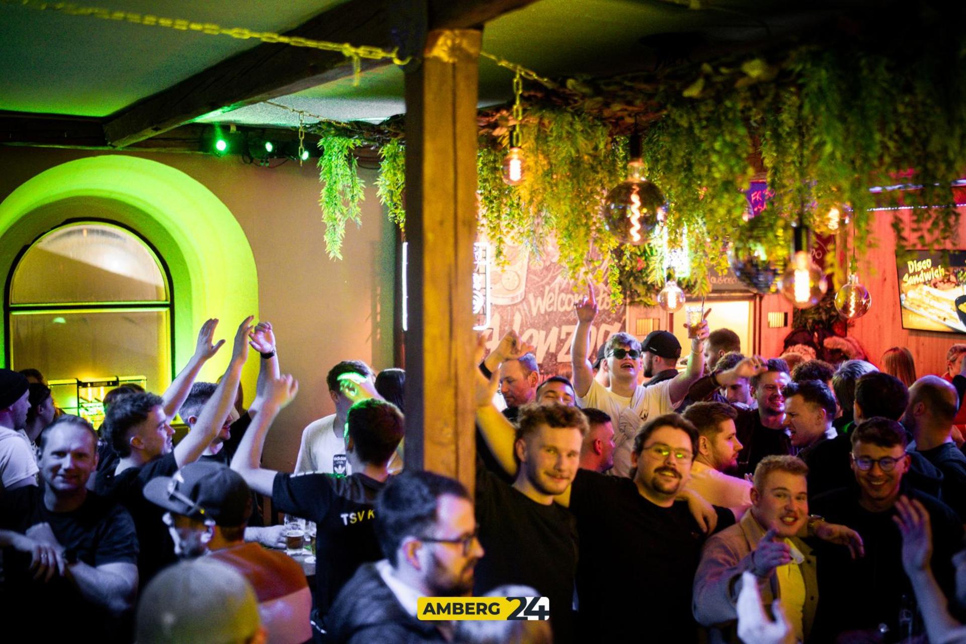 Im „Herzog” in Sulzbach-Rosenberg stieg am Samstag die Hallenmasters Afterparty. (Bild: Julia Bär)