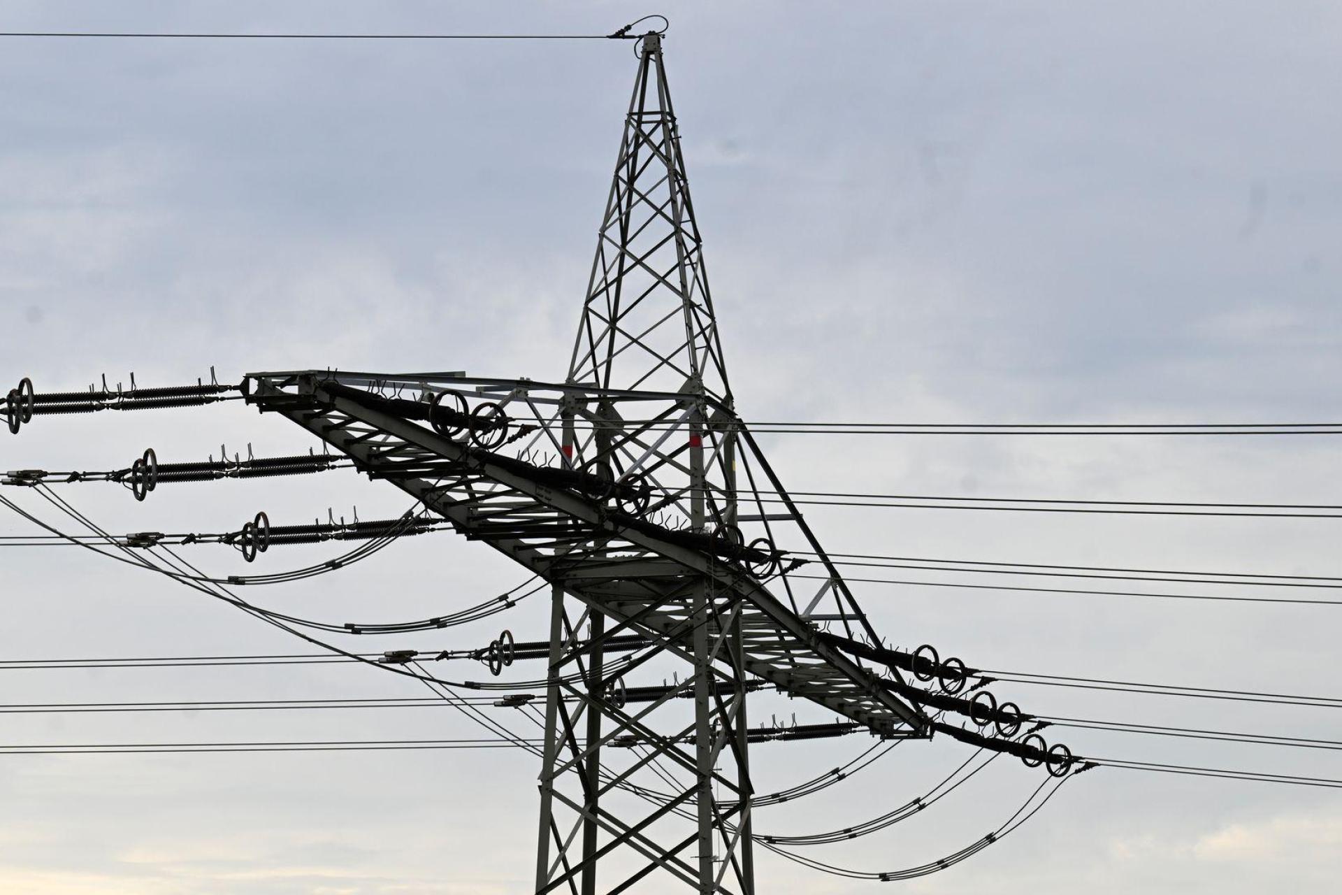 Am Dienstag ist in Teilen des Landkreises Neustadt/WN der Strom ausgefallen. (Symbolbild: Roberto Pfeil/dpa)