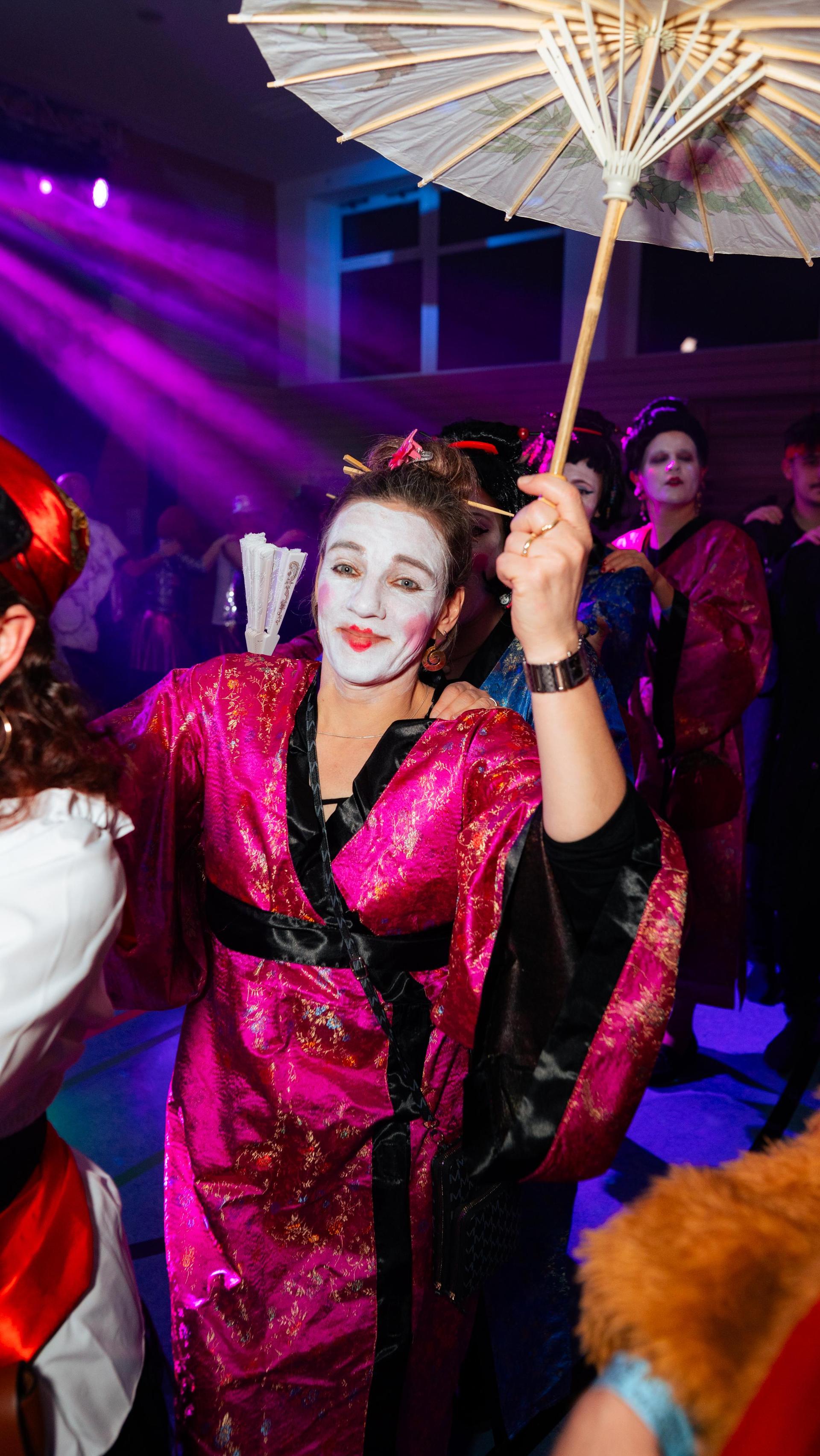Beim Faschingsball des FC Luhe gings mit Vollgas weiter im Faschingstreiben.  (Bild: Hannes Stock)