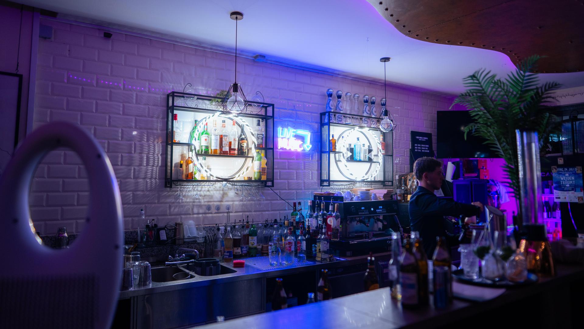 Eindrücke des Abends in der SantoRino Bar. (Bild: Hannes Stock)