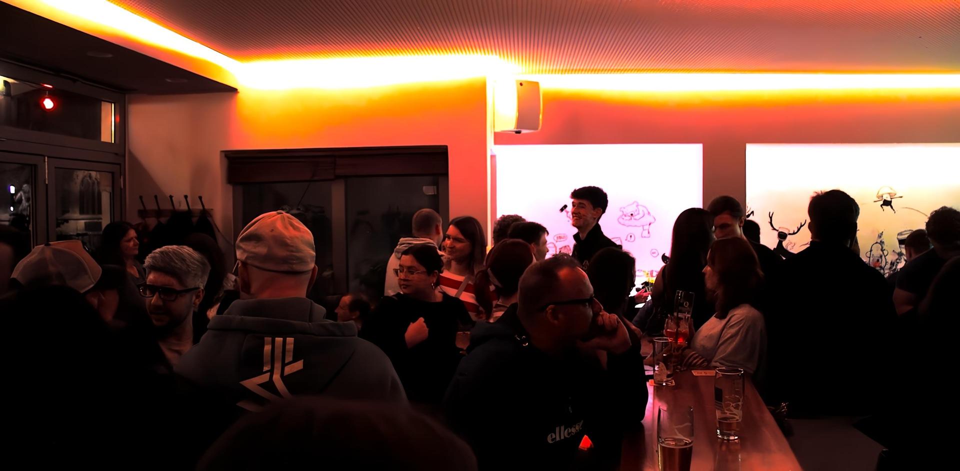 Am Freitag war Karaokeabend im Colomba. (Bild: Marlin Nixdorf)