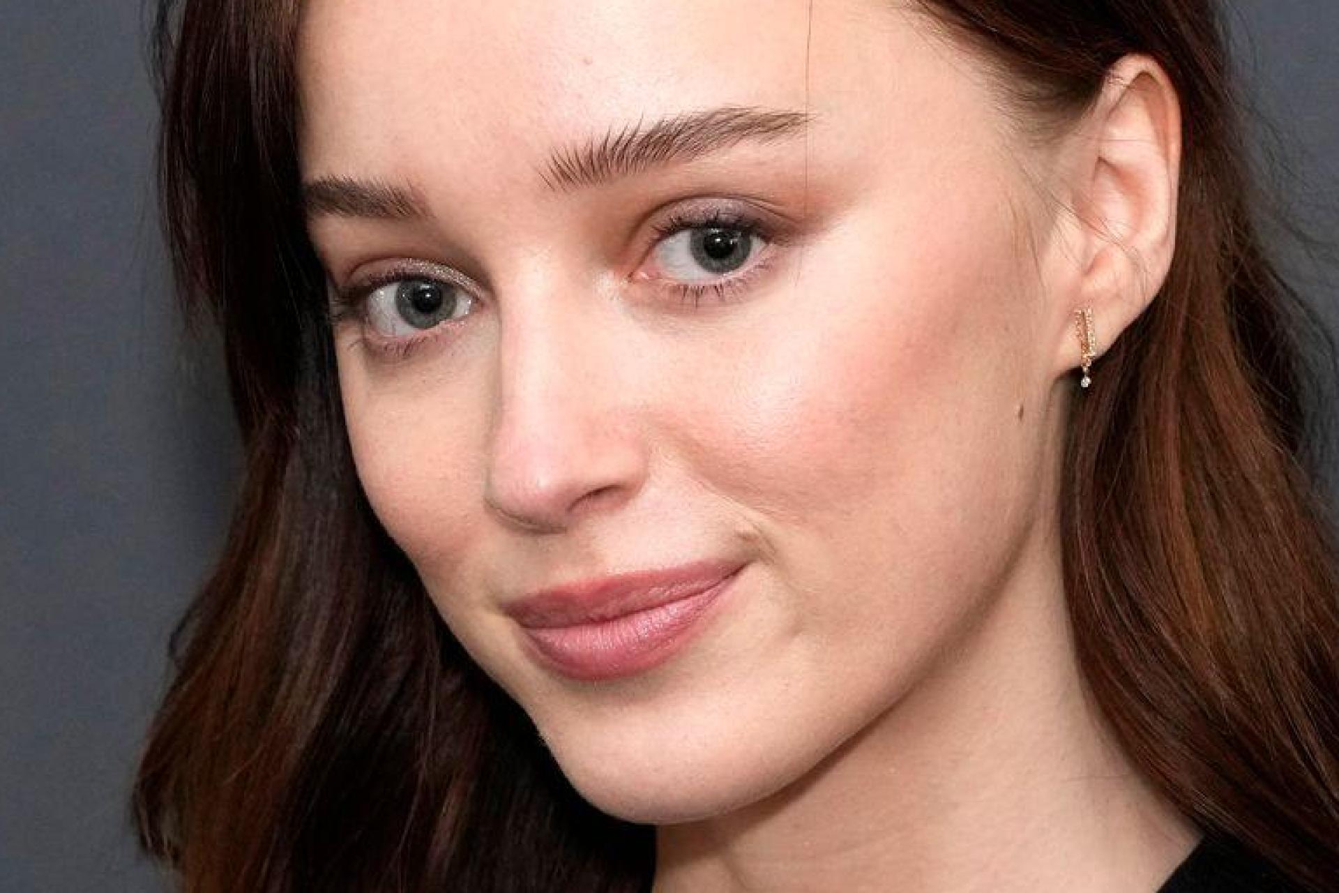 Phoebe Dynevor hatte die Hauptrolle in der ersten „Bridgerton“-Staffel. (Archivbild) (Bild: Charles Sykes/Invision/AP/dpa)