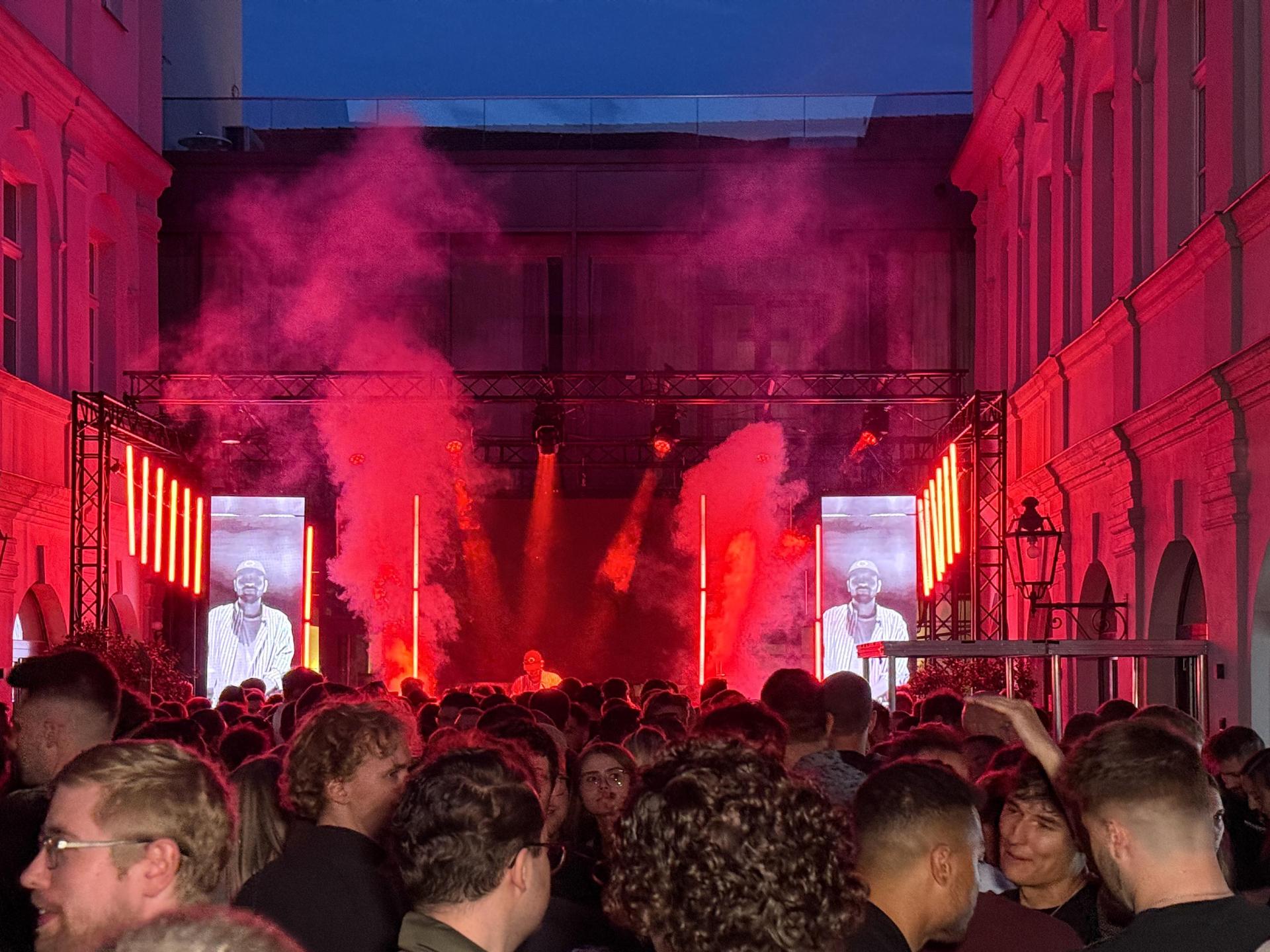 Beim Altstadtfest Amberg war heuer viel los. Privatpersonen, Vereine, Organisationen, Kulturschaffende und Gastronomen sind aufgerufen, das Fest im kommenden Jahr mitzugestalten. (Archivbild: Petra Hartl)