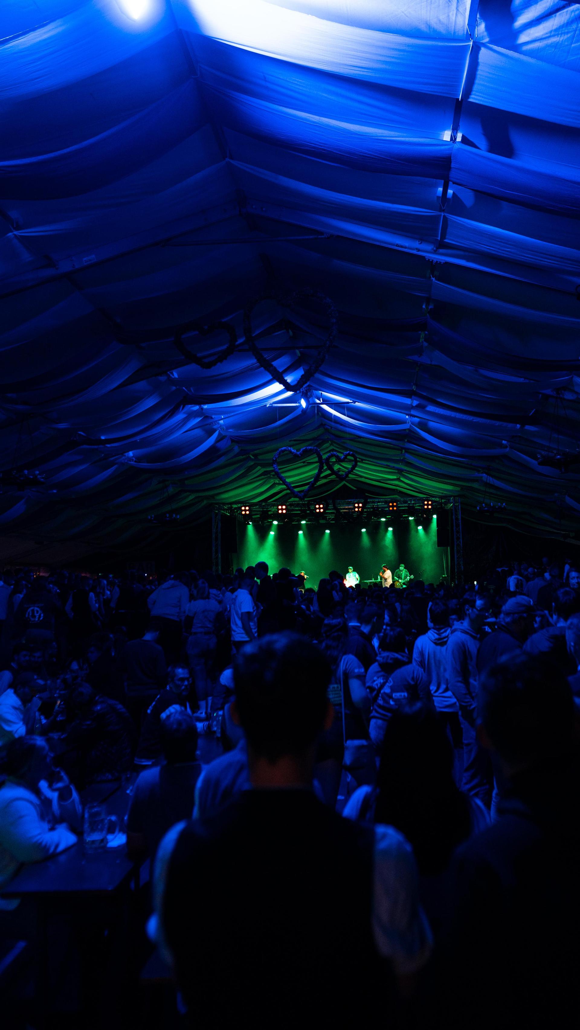 Sonntagabend auf der Pfreimder Kirwa. (Bild: Hannes Stock)