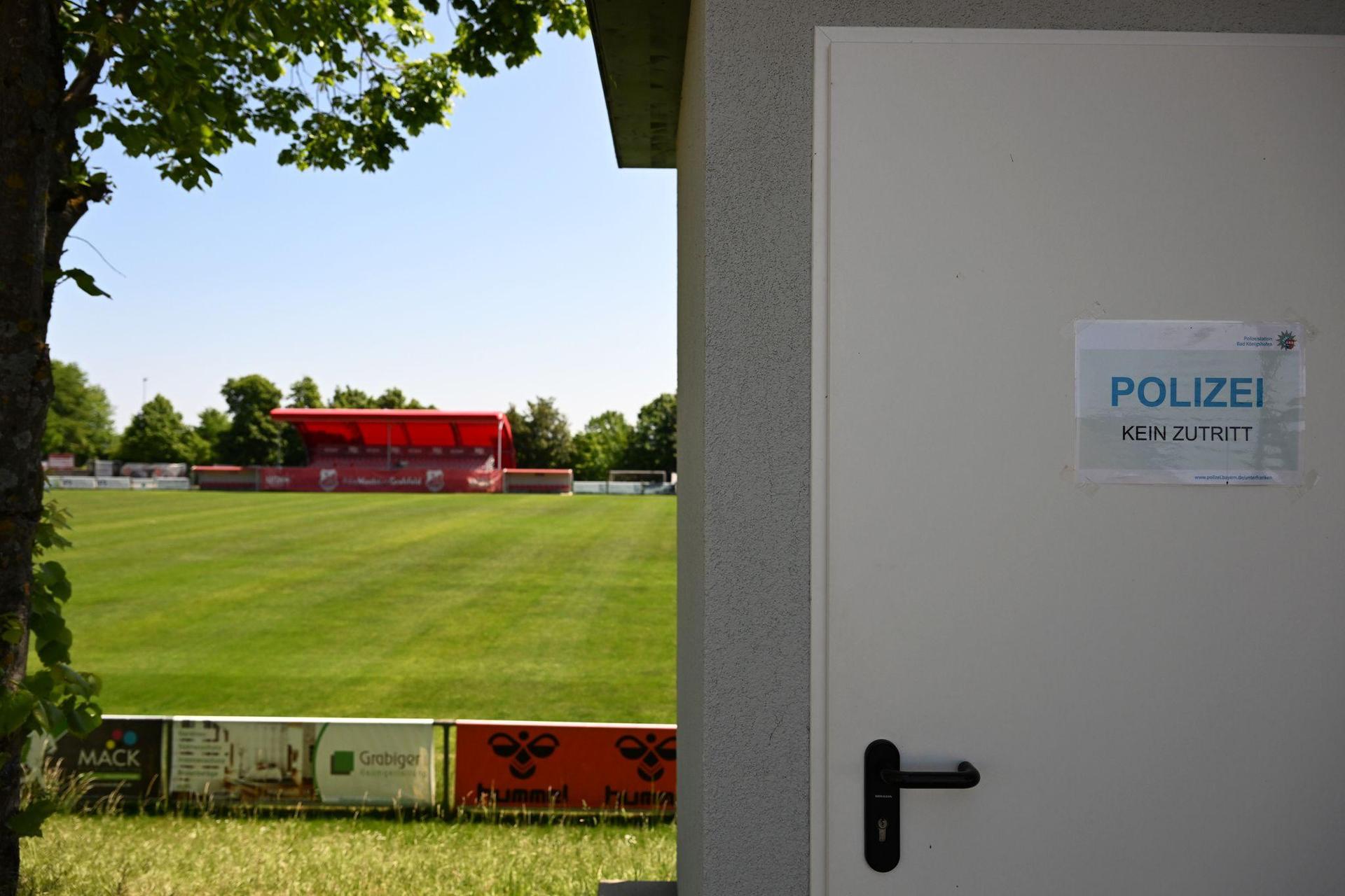 Hier gab es 2023 Razzien der Polizei: Da Vereinsgelände des TSV Aubstadt (Archivbild) (Bild: Pia Bayer/dpa)