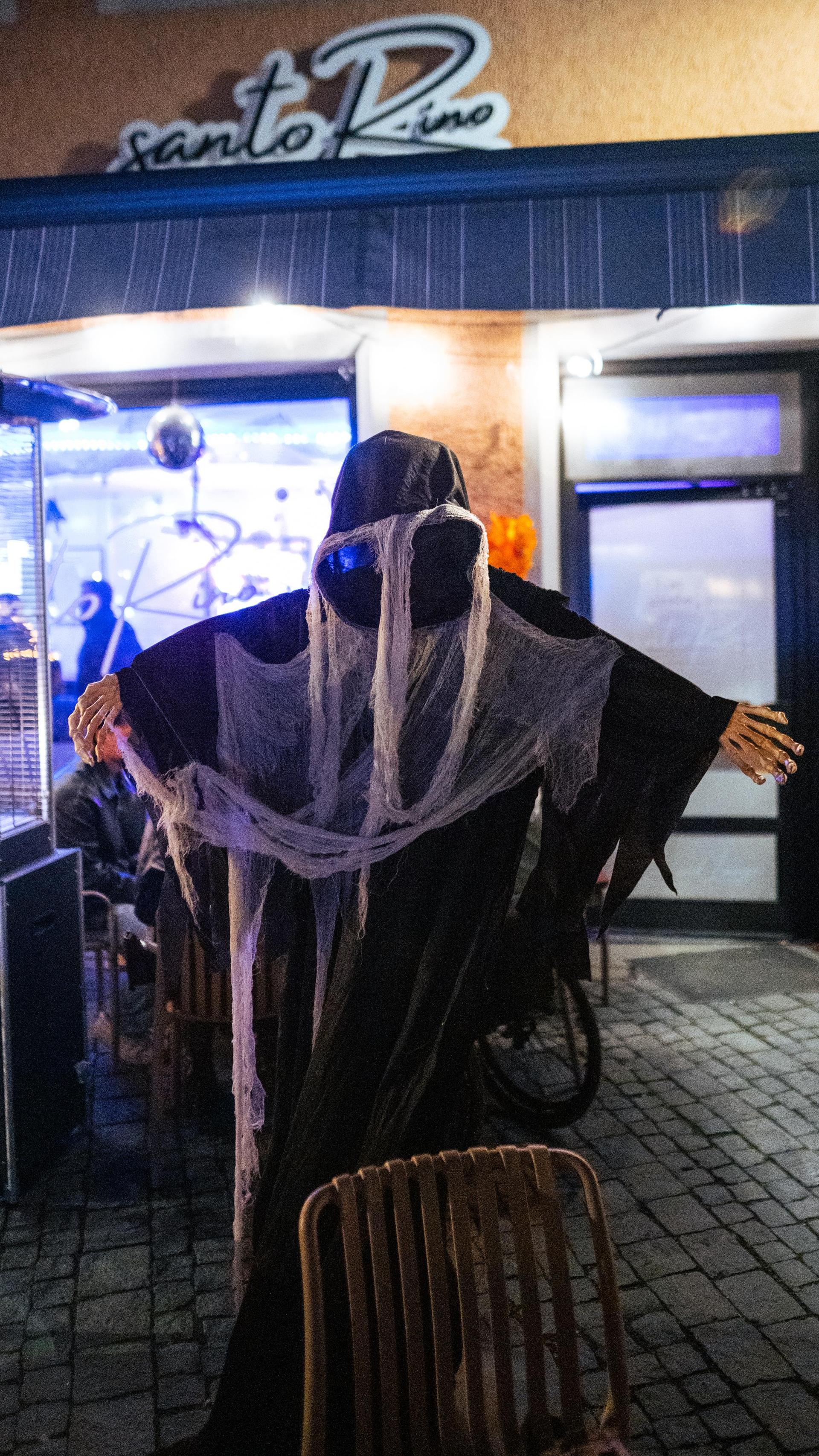 Exklusive Einblicke in die Halloween-Party in der Santorino-Bar. (Bild: Hannes Stock)
