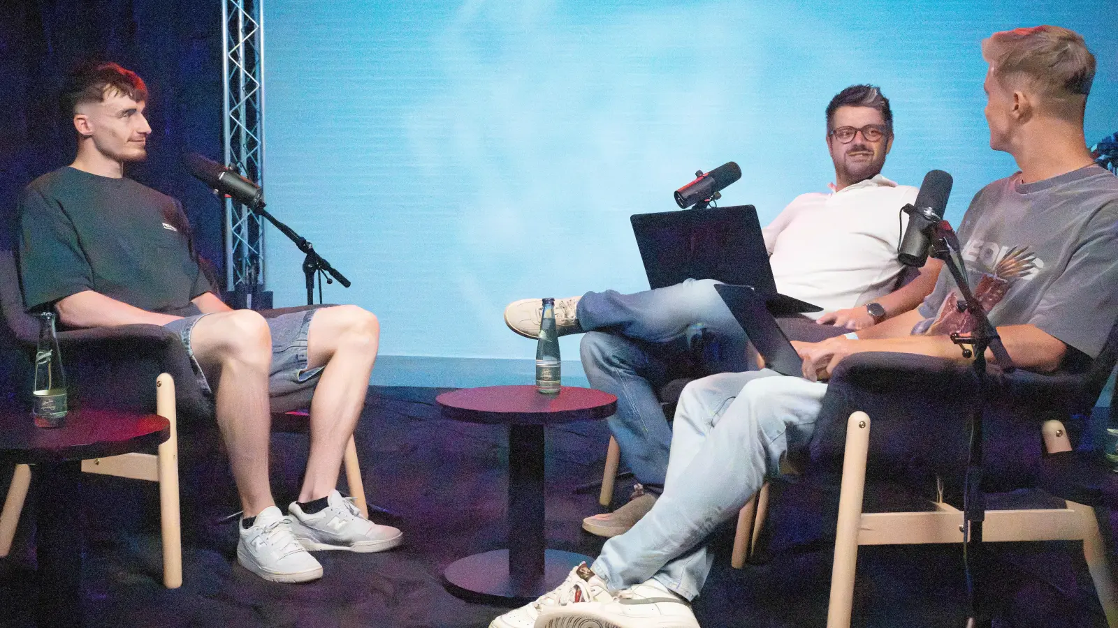 Torhüter Patrik Mühlberger (links) ist zu Gast in der neuen Folge des „Powerplay”-Podcast von Oberpfalz-Medien. (Bild: Gabi Schönberger)