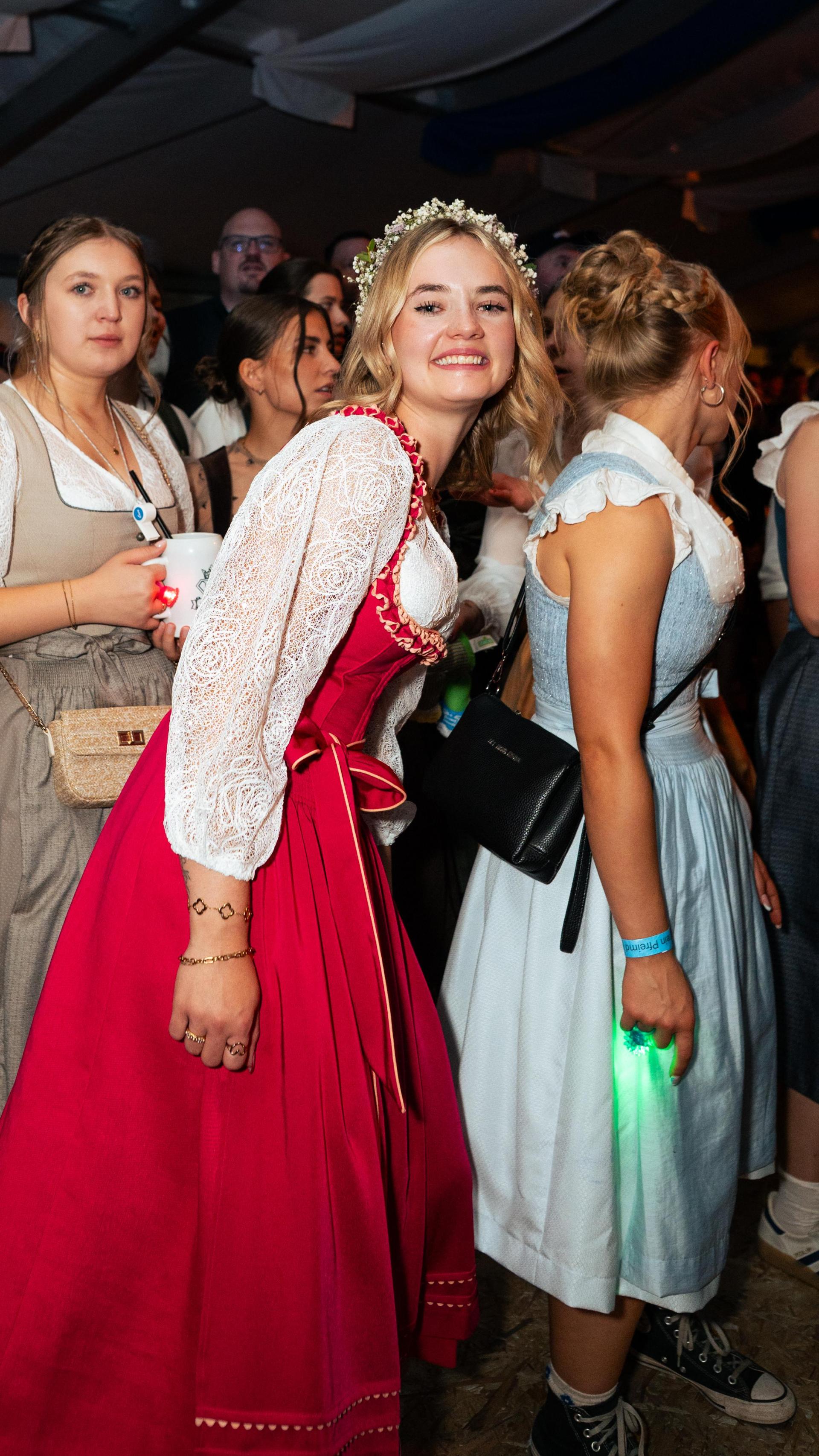 Sonntagabend auf der Pfreimder Kirwa. (Bild: Hannes Stock)