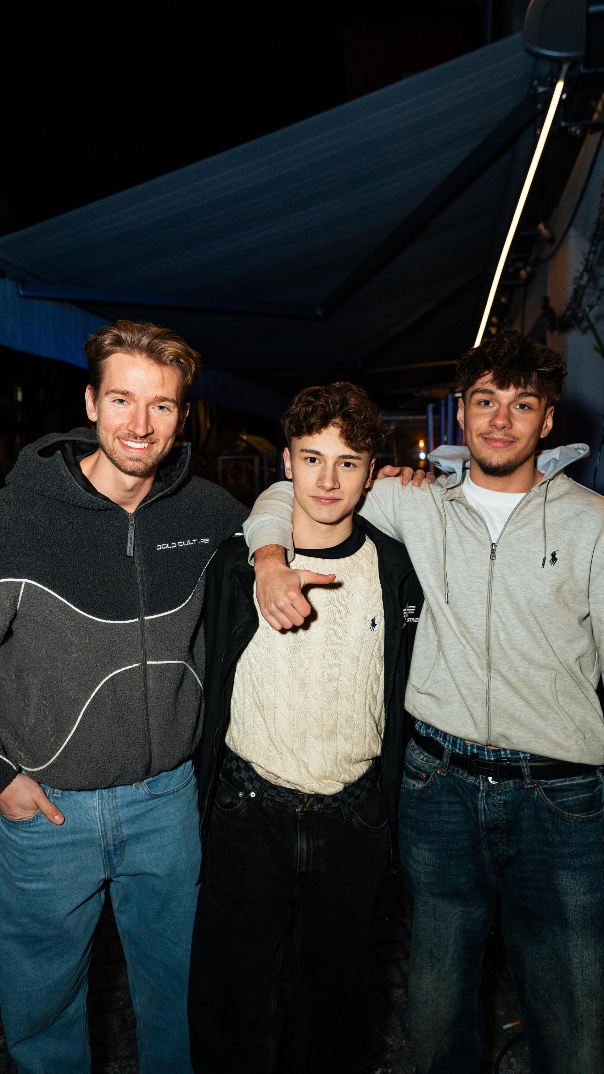 „Neon Beach Night” war das Motto bei der Party am Samstag in der SantoRino-Bar. (Bild: Hannes Stock)