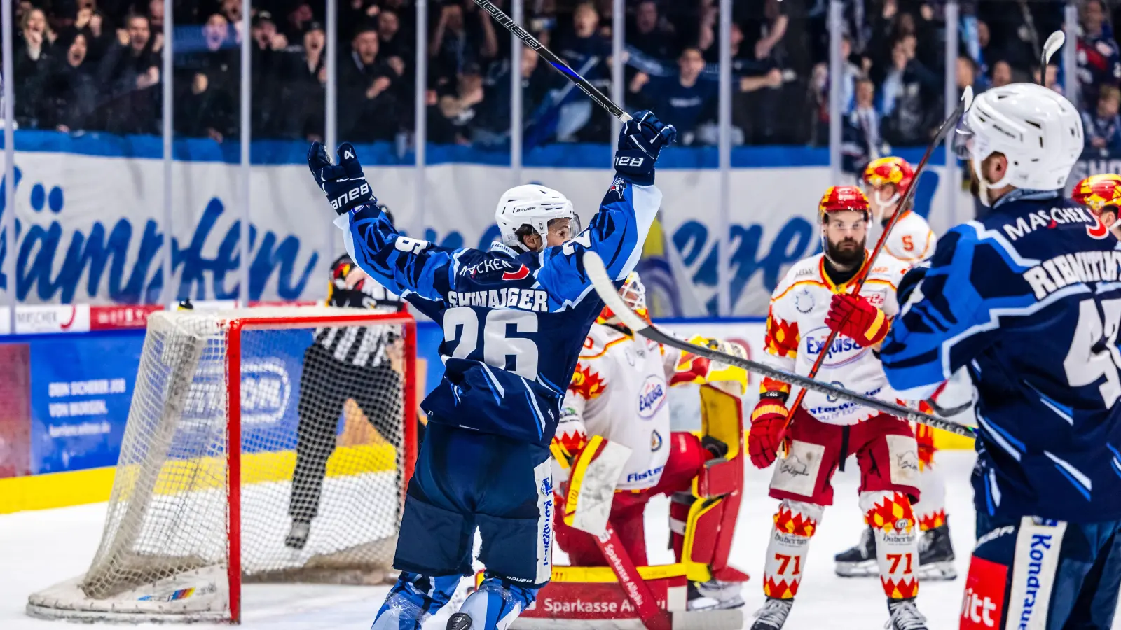 In der neuen Folge „Powerplay” geht es um den gelungen Klassenerhalt und die Zukunft der Blue Devils Weiden. (Bild: Tobias Neubert)