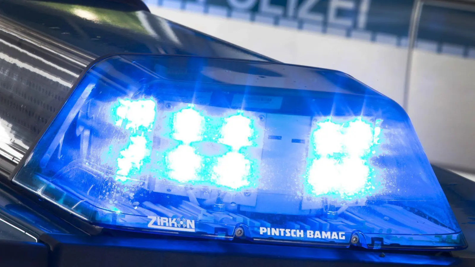 Die Polizei in Neustadt an der Waldnaab erwischte zwei mutmaßliche Täter, die Geld aus Opferstöcken in Kirchen gestohlen hatten.  (Symbolbild: Friso Gentsch/dpa)