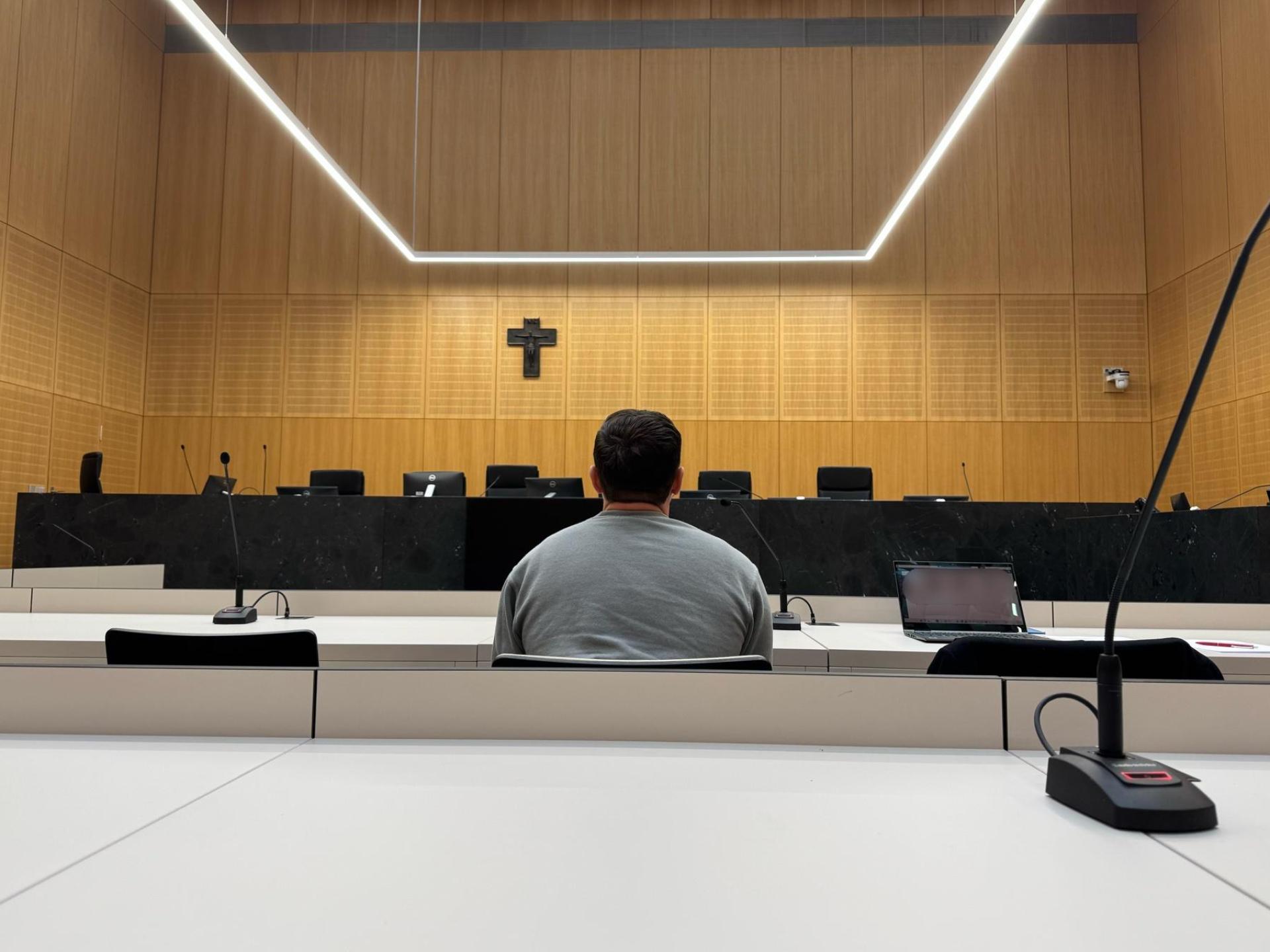 Vor dem Landgericht Weiden muss sich ein 36-Jähriger wegen des Transports von rund sieben Kilogramm Kokain verantworten.  (Bild: Stefanie Tretter)