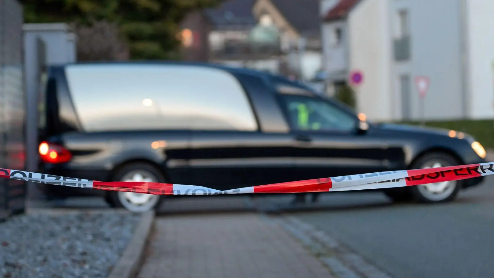 In der Nähe von Nürnberg sind drei Leichen gefunden worden.  (Bild: Pia Bayer/dpa)