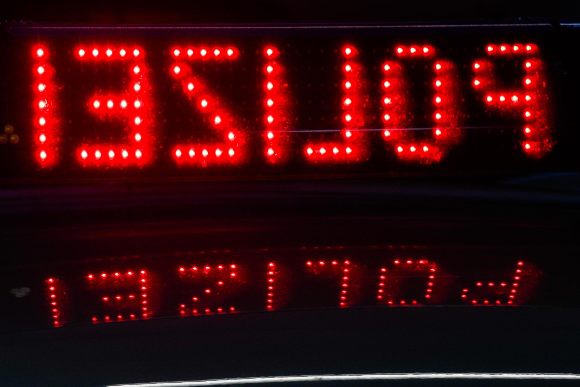 Ein 49-jähriger Mann wurde in Mantel ohne gültigen Führerschein auf einem Motorroller erwischt. Die Polizei stoppte die Weiterfahrt. (Symbolbild: Petra Hartl)