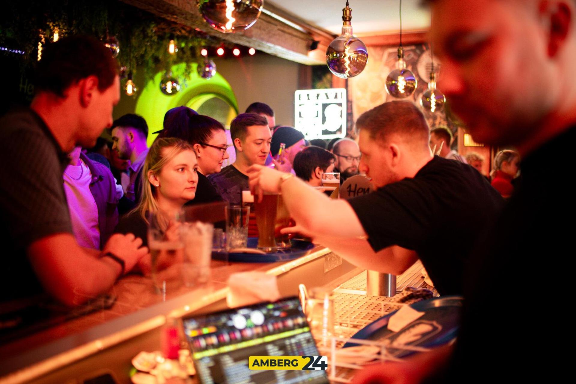 Im „Herzog” in Sulzbach-Rosenberg stieg am Samstag die Hallenmasters Afterparty. (Bild: Julia Bär)