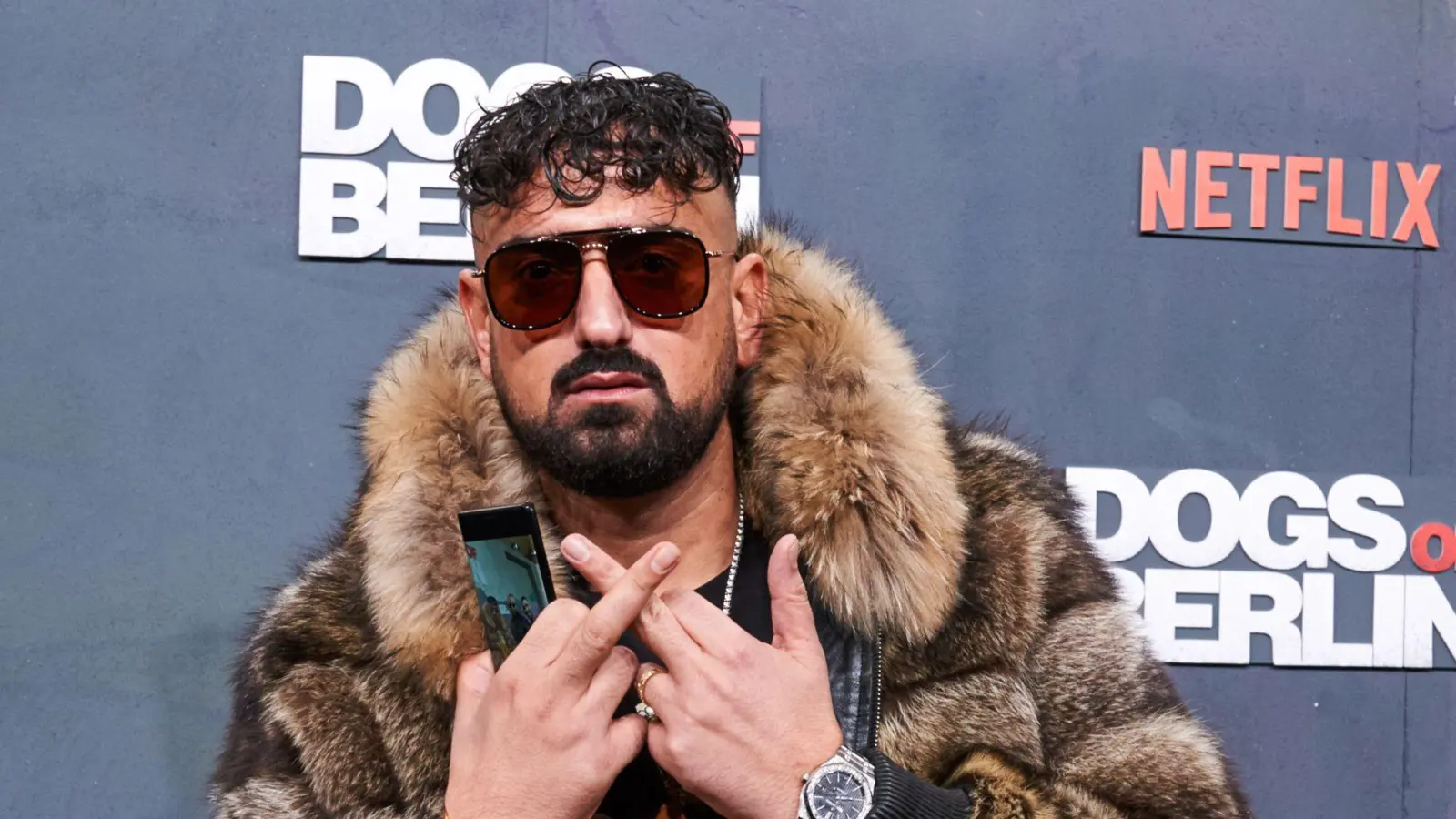 Rapper Aykut Anhan - alias Haftbefehl - musste Konzerte absagen. (Archivbild) (Bild: Annette Riedl/dpa)