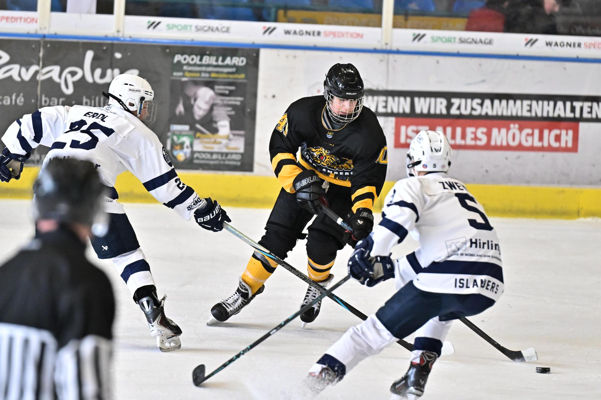 Eishockey Landesliga-Meisterschaft der U17 mit ERSC Amberg.  (Bild: Hubert Ziegler)