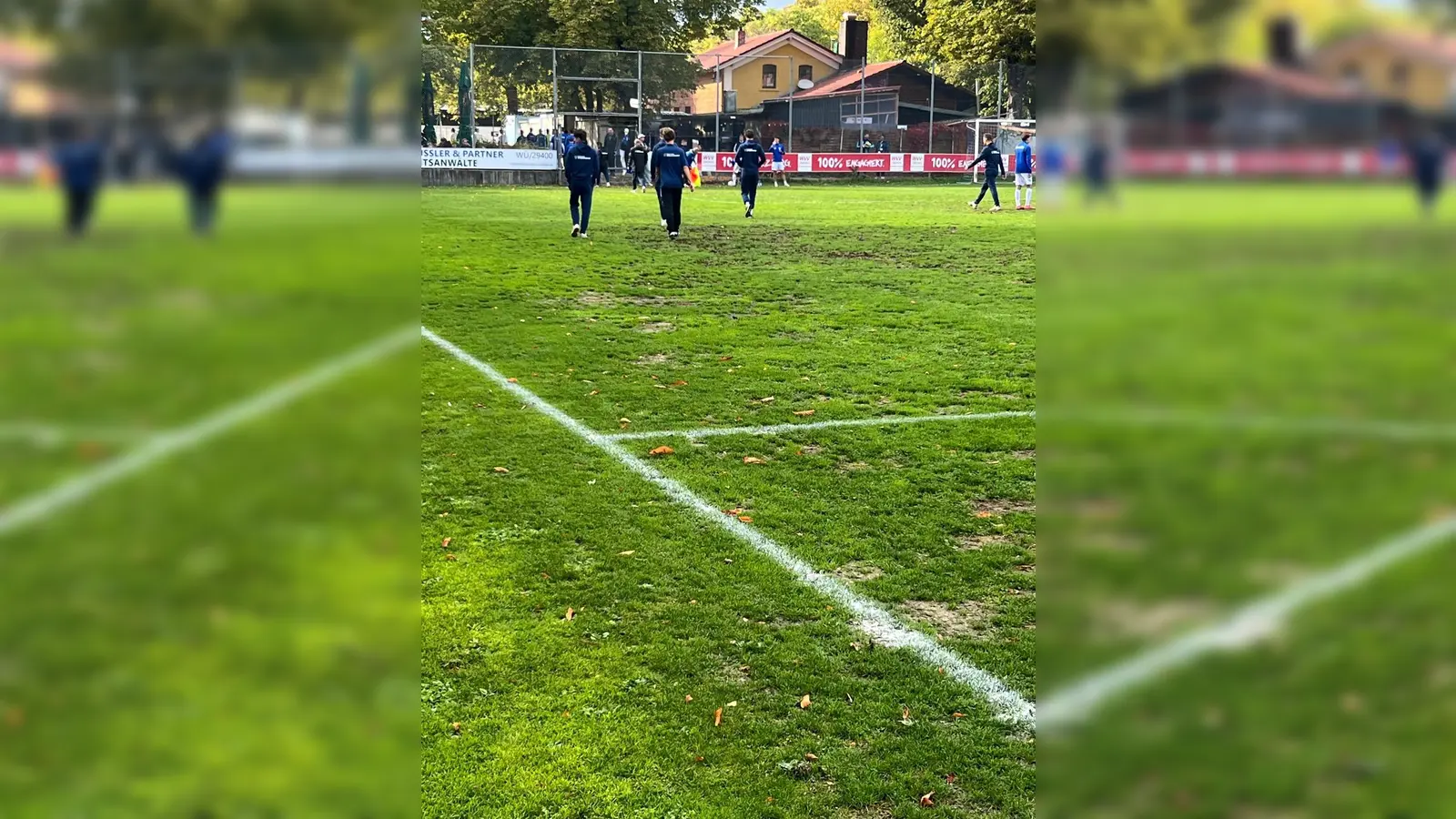 Bereits beim Warmlaufen wurde deutlich: Der Platz auf der Würzburger Sepp-Endres-Anlage ist nicht bayernliga-tauglich. (Bild: Hügel)
