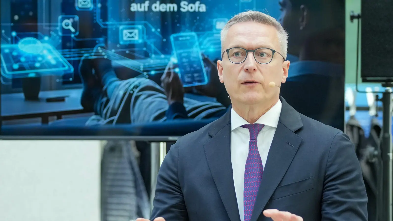 Für Digitalminister Karsten Wildberger ist die sogenannte Eudi-Wallet eines der zentralen Projekte. (Archivbild) (Bild: Soeren Stache/dpa)