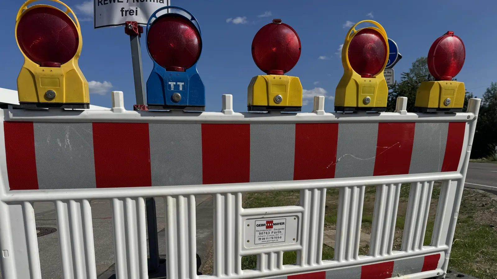 Die Kreisstraße AS11 wird voll gesperrt. Deshalb gibt es Einschränkungen im Linienverkehr der Linie 457. (Symbolbild: Heike Unger)