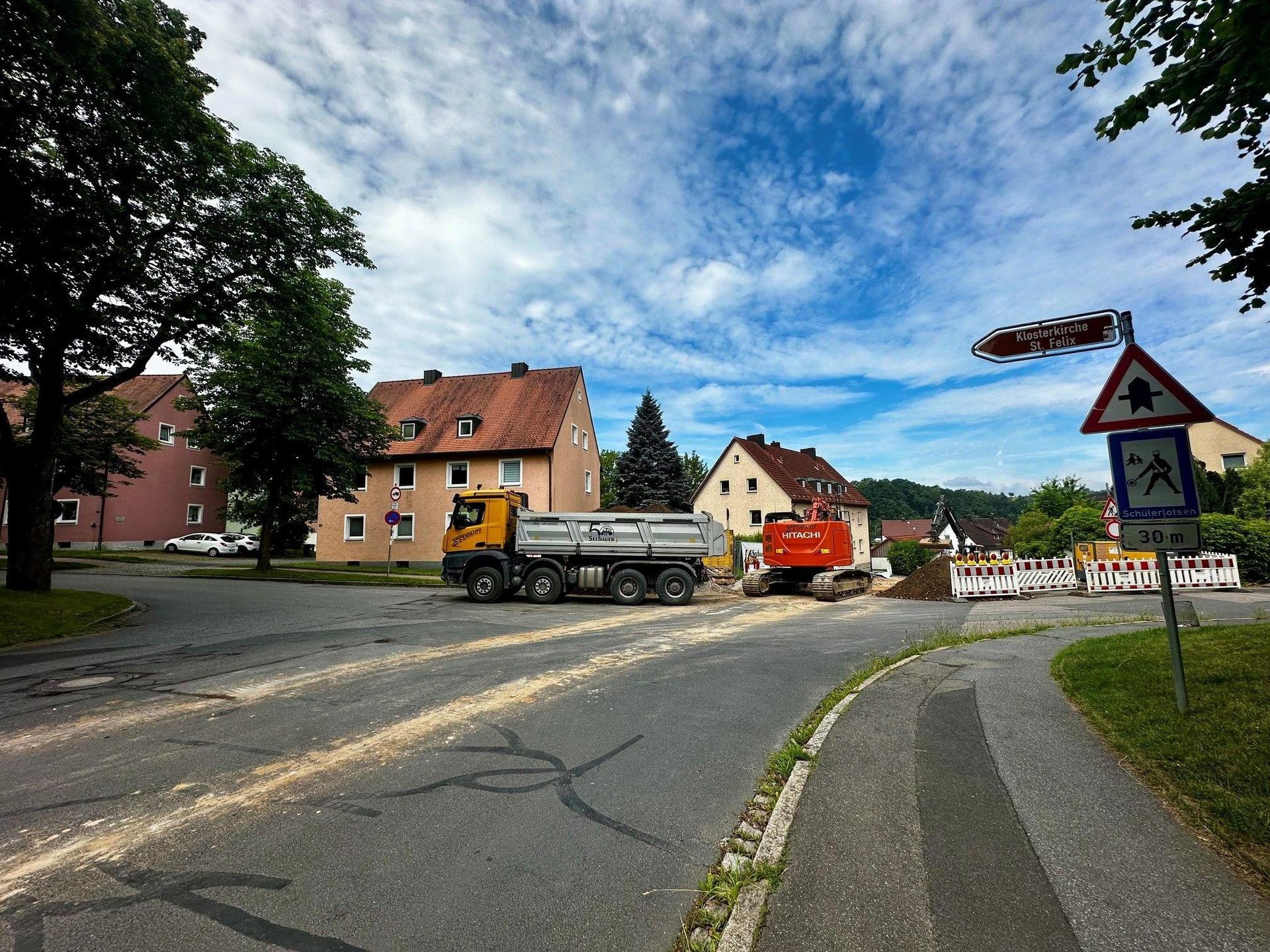 Ab 22. Juni wird in Neustadt/WN der Kreuzungsbereich Georgstraße/Zacharias-Frank-Straße/Felixallee wegen Bauarbeiten voll gesperrt.  (Bild: Ramona Herrmann)