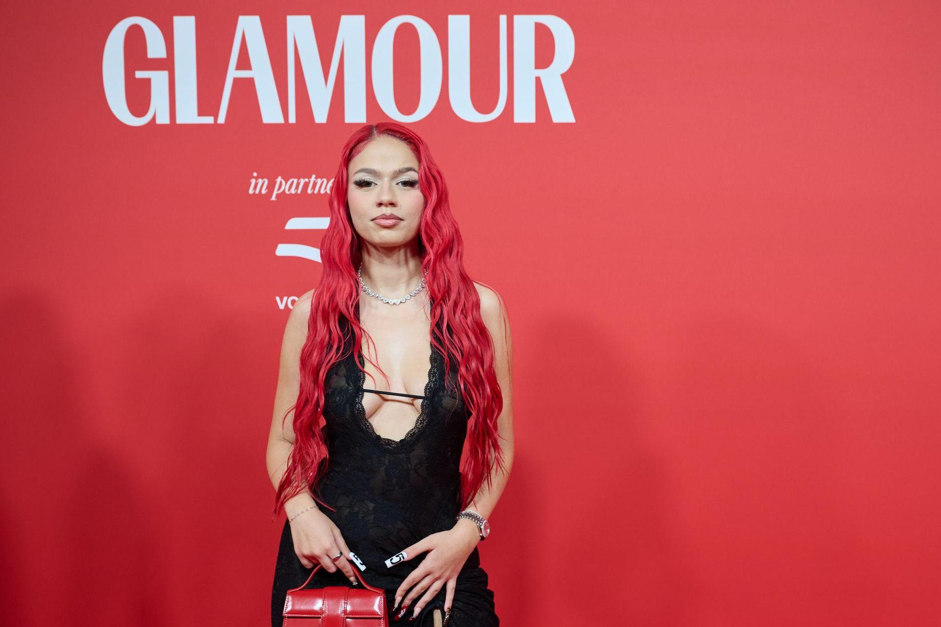 Die Rapperin Badmómzjay wurde Ende vergangenen Jahres vom Magazin „Glamour” als „Gamechanger” geehrt. (Archivbild: Annette Riedl/dpa)