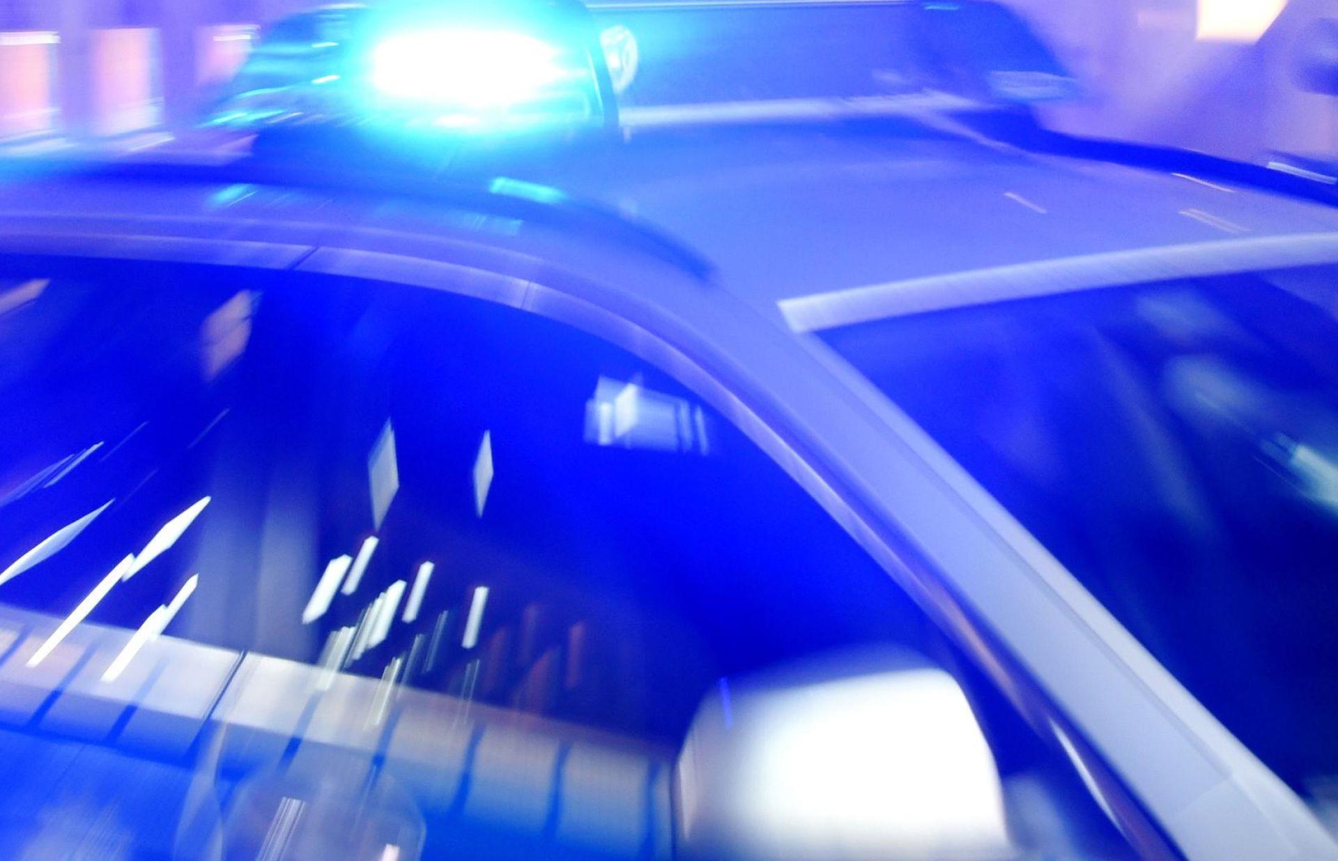 Eine 15-Jährige aus Thalmassing war seit dem 27. März vermisst worden. Nun wurde sie wohlbehalten aufgefunden. (Symbolbild: Carsten Rehder/dpa)