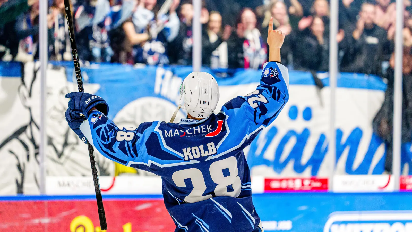 Maximilian Kolb kehrt am ersten Spieltag mit dem ECDC Memmingen zurück nach Weiden. (Bild: Elke Englmaier)