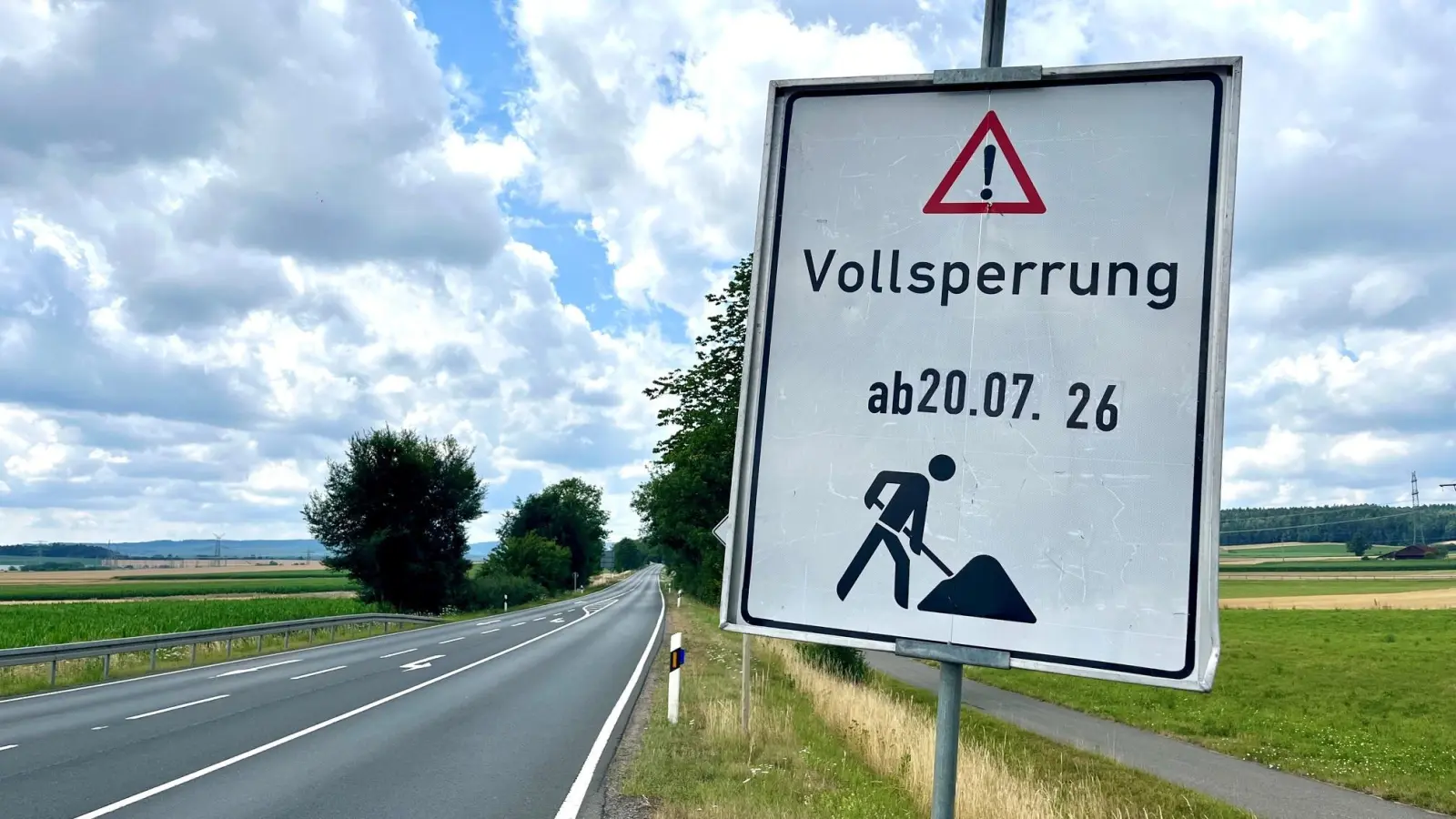 Ab Montag, 20. Juli, ist die Staatsstraße zwischen Weiden und Etzenricht vor vier Tage komplett gesperrt. Grund sind letzte Arbeiten am fertiggestellten Ostbayernring.  (Bild: Gabi Schönberger)