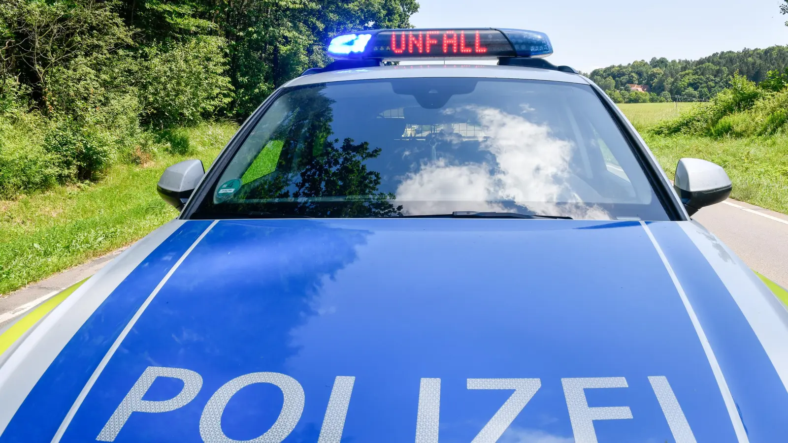 Bei einem Unfall in Hirschau wird ein 36-Jähriger leicht verletzt. (Symbolbild: Petra Hartl)
