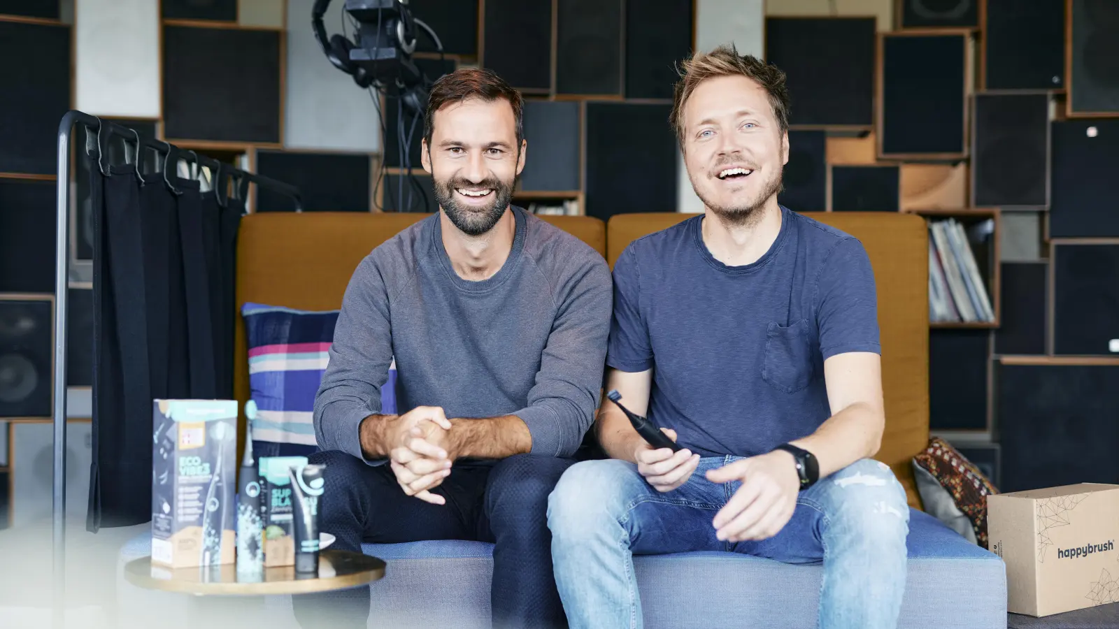 Die Happybrush-Gründer Florian Kiener (links, stammt aus Rieden) und Stefan Walter. (Bild: Linda Schäffler/Happybrush)