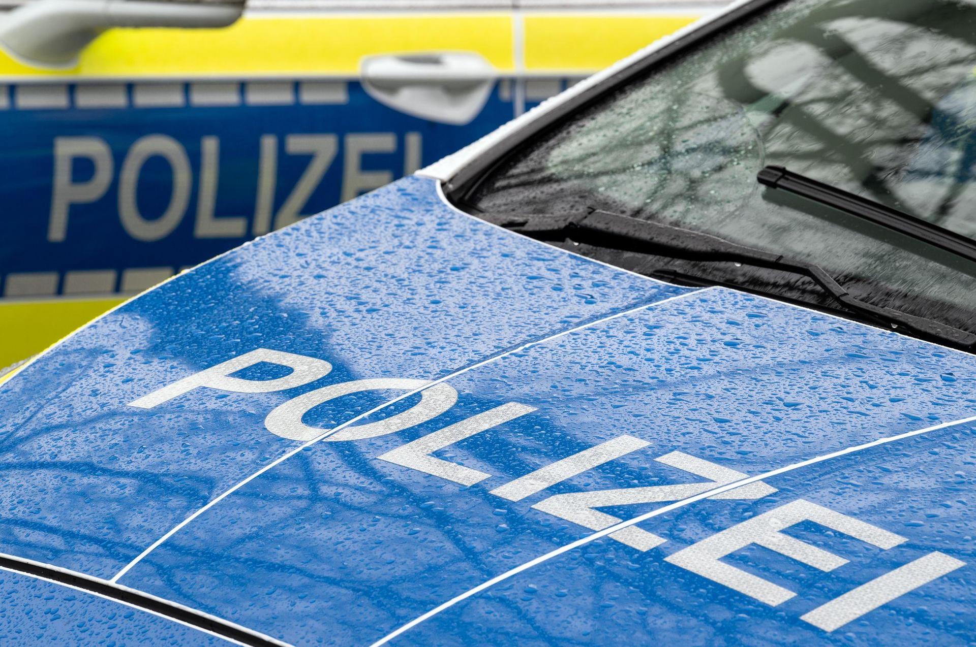 Nach einem Streit in Weiden wird gegen einen 28-Jährigen ermittelt. (Symbolbild: Soeren Stache/dpa)