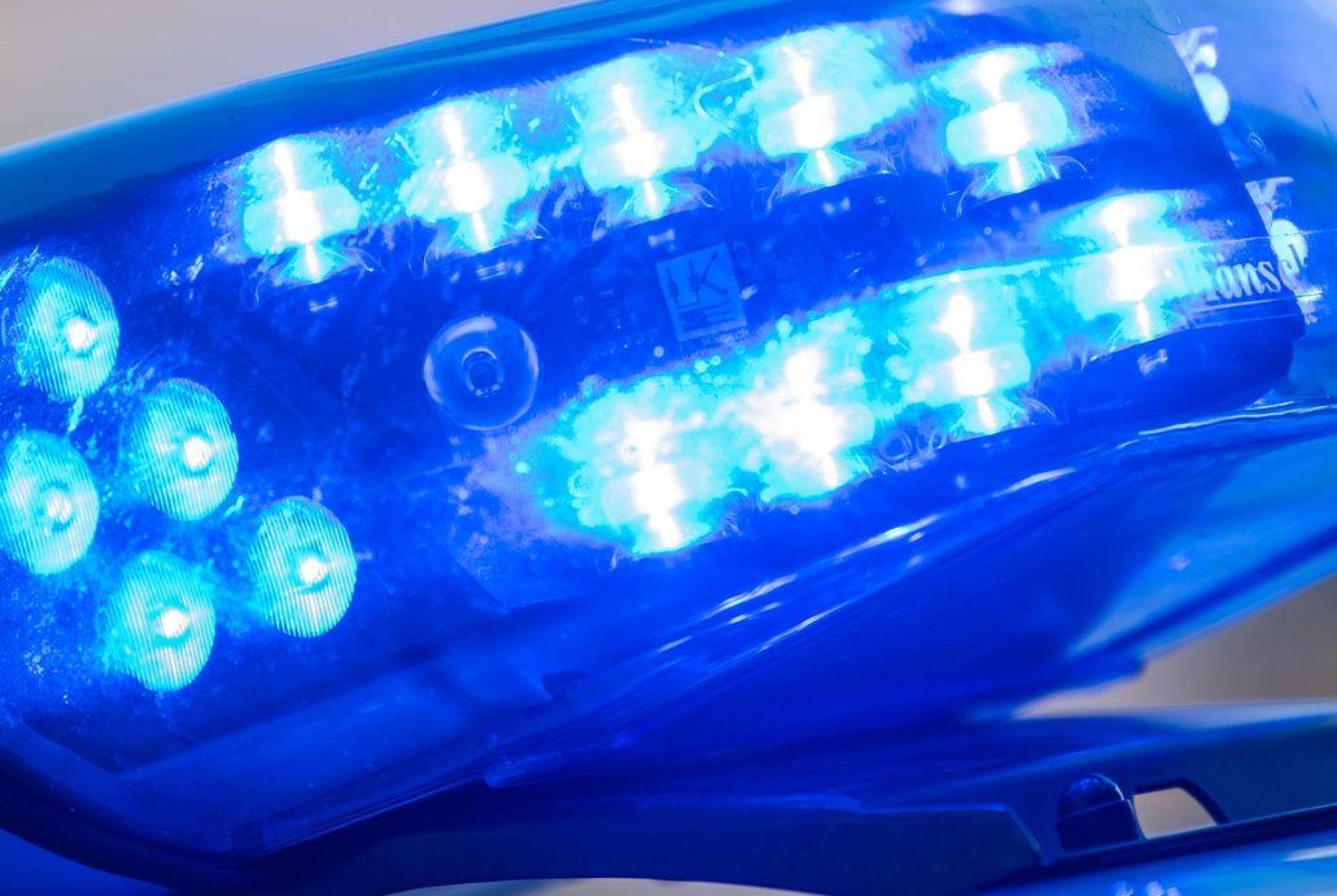  Ein Radfahrer ist im Landkreis Bayreuth auf einem Feldweg tödlich verunglückt. (Symbolbild: Lino Mirgeler/dpa)