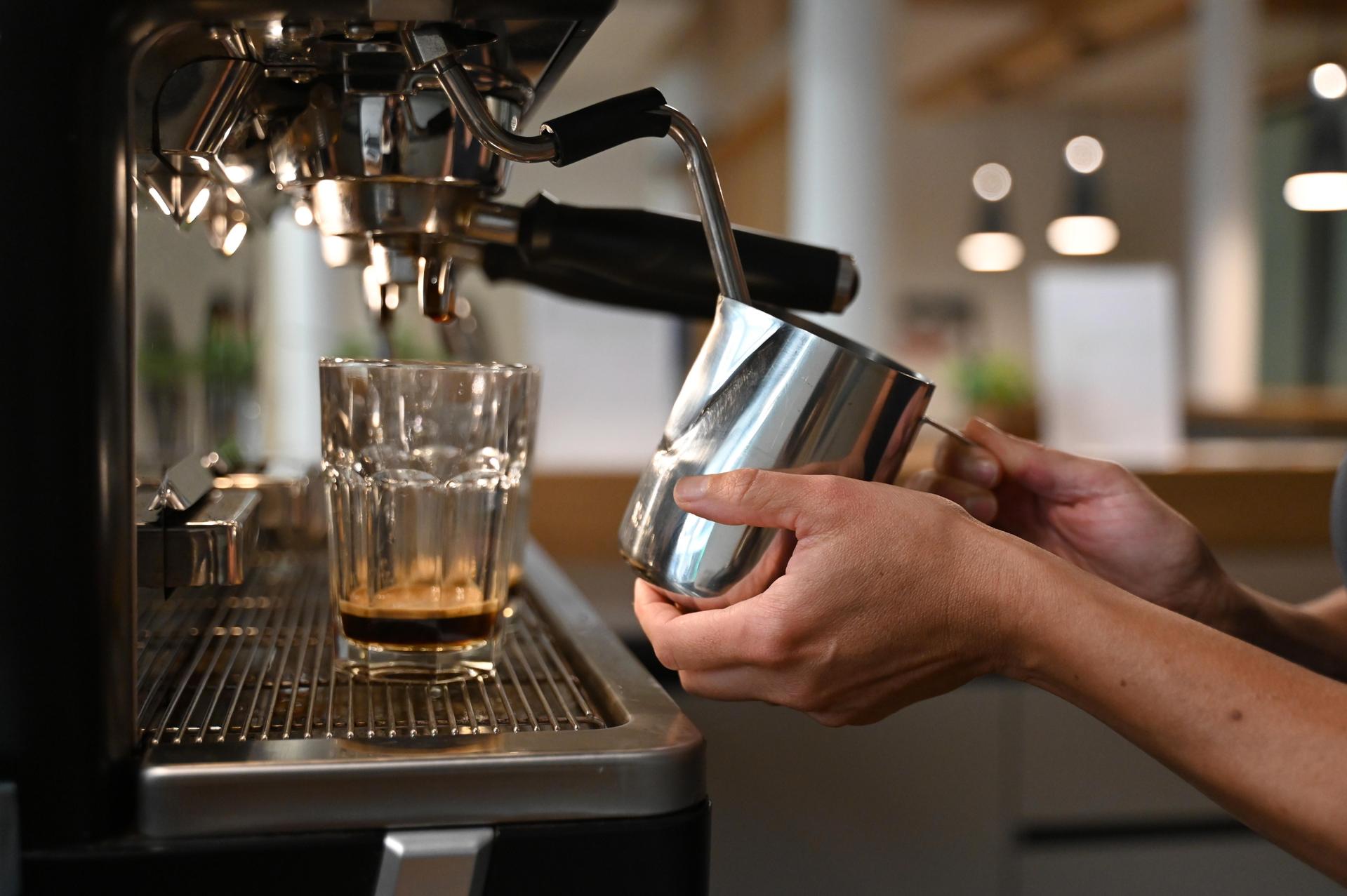 Wie viel WLAN braucht eine Kaffeemaschine? (Bild: Elisa Schu)