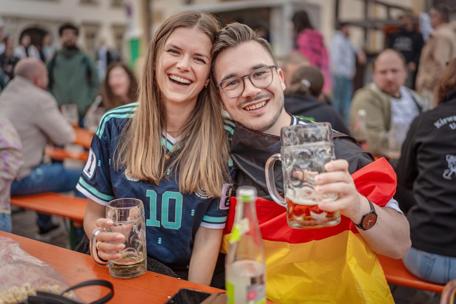 Amberg feiert Altstadtfest - inklusive Public Viewing zur Fußball-WM.  (Bild: Michael Golinski)