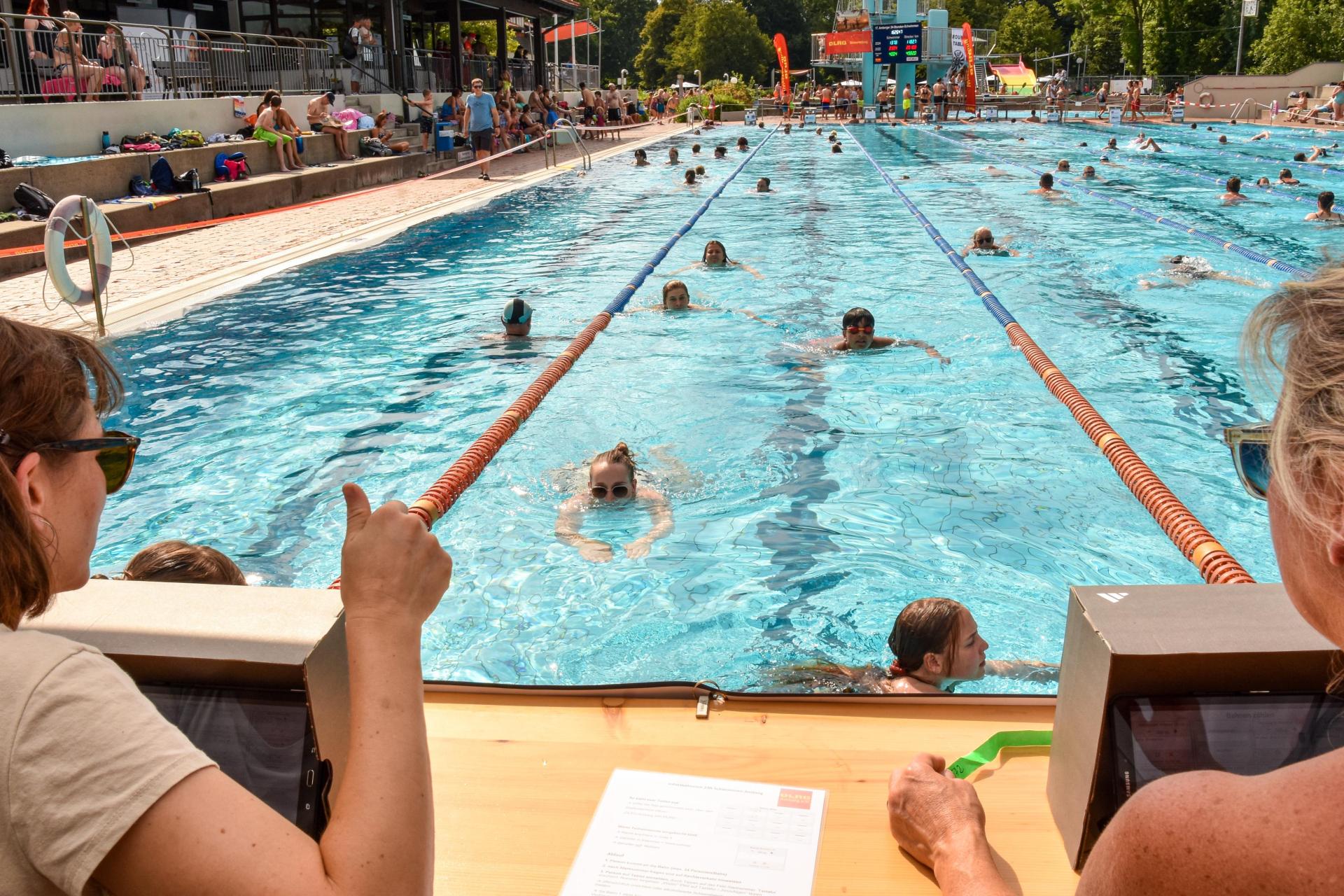 Zum 18. Mal findet am Freitag das 24-Stunden-Schwimmen im Hockermühlbad in Amberg statt. (Archivbild: Stephan Huber)