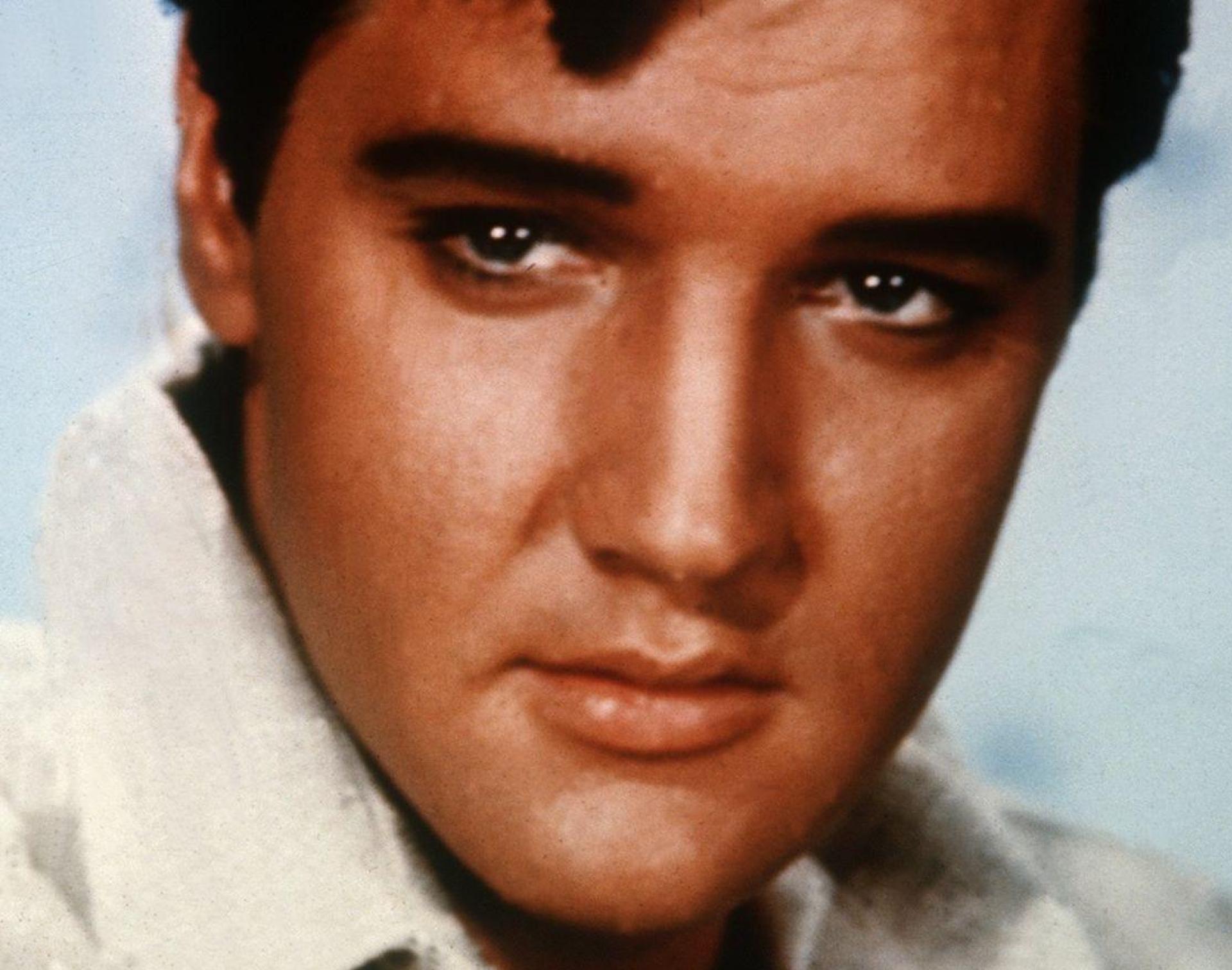Die Rechteinhaber der Musik von Presley wehren sich mit einer Klage gegen die ungenehmigte Nutzung durch das KI-Unternehmen Anthropic. (Archivbild) (Bild: UPI/dpa)