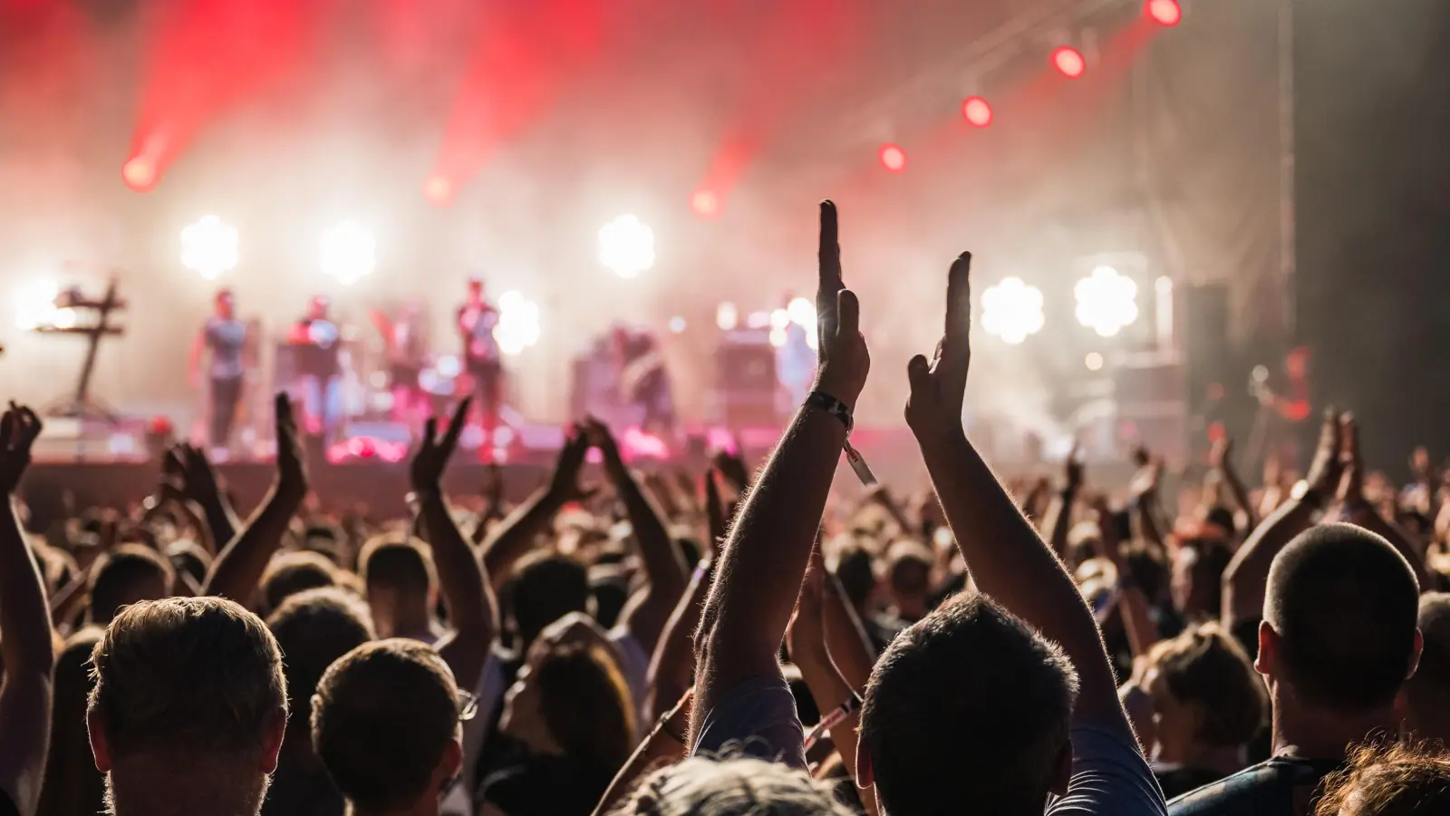 Der Bezirk Oberpfalz setzt ein Zeichen für die Popkultur: 2027 wird erstmals ein „Pop-Preis” verliehen. Musiker und Bands können 5.000 Euro gewinnen. (Symbolbild: Dziurek/stock.adobe.com)