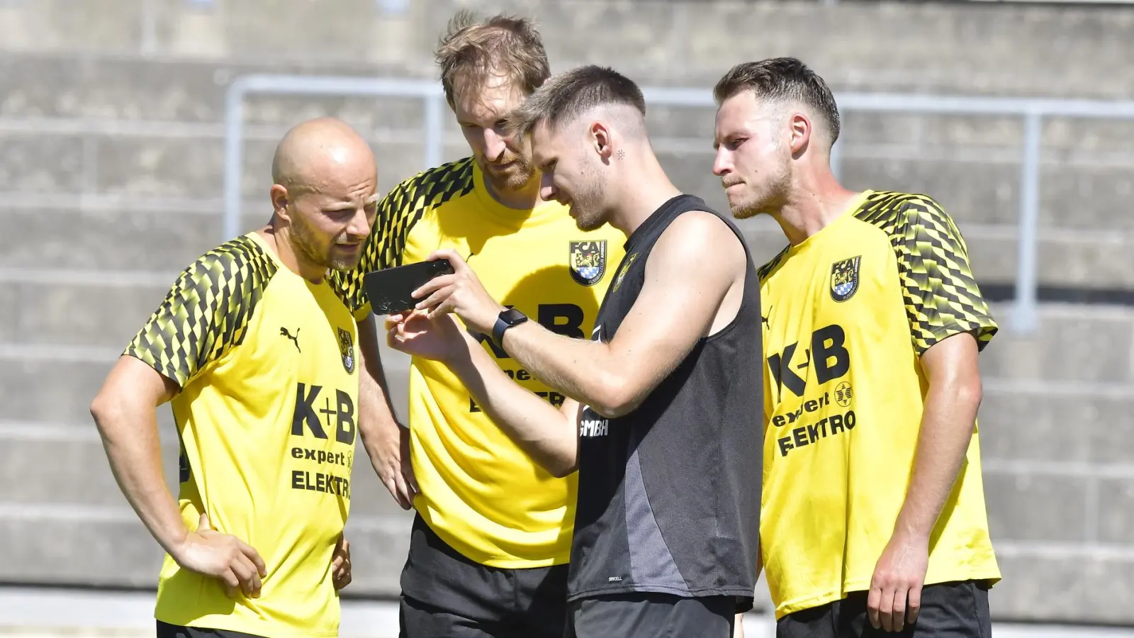 Der FC Amberg hat seine beiden Spielertrainer Friedrich Lieder (von links) und Mario Zitzmann entlassen. (Bild: Hubert Ziegler)