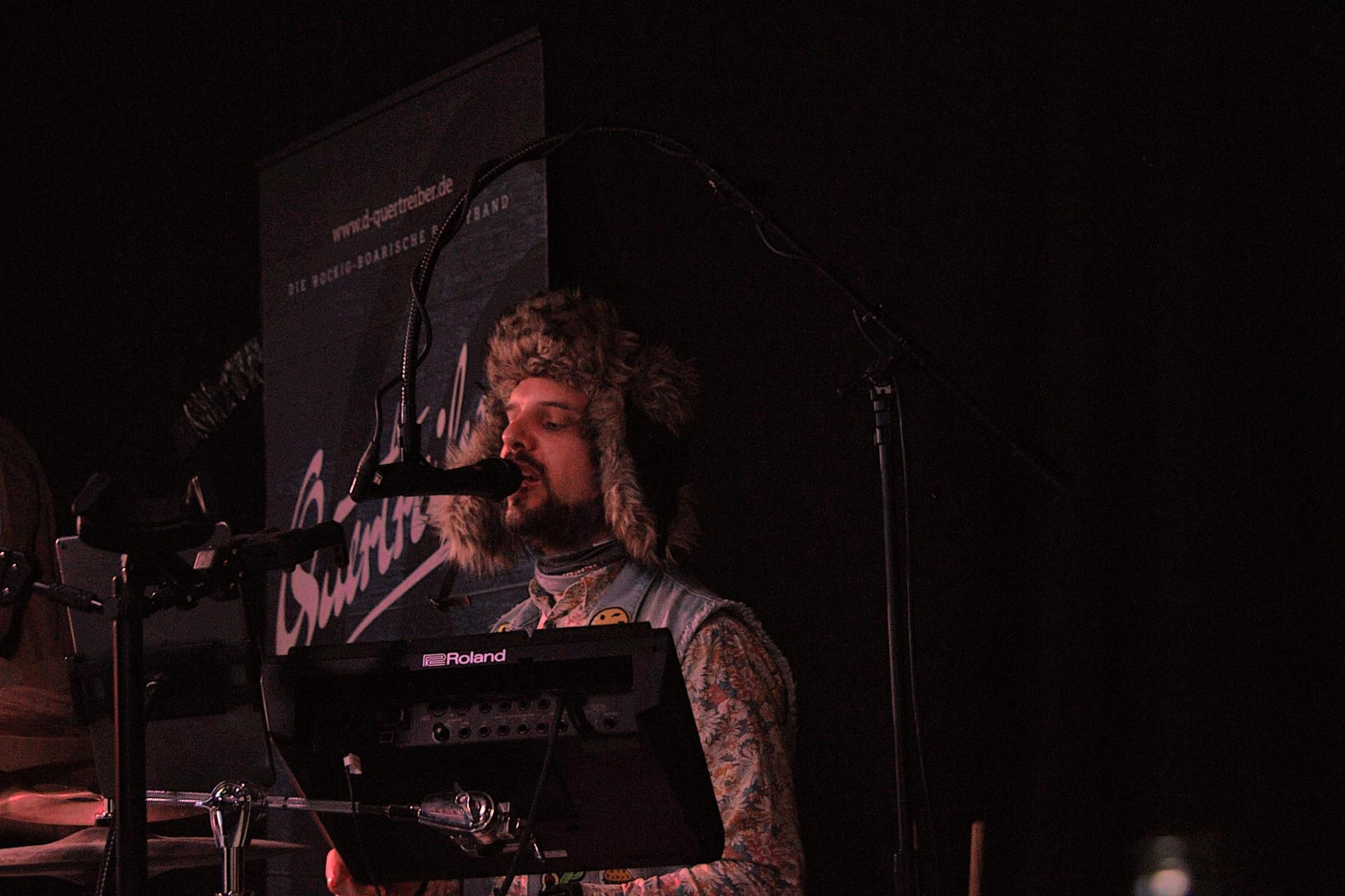 Das blaue Haus erfreute sich auch am Rosenmontag vieler vernarrter Besucher. (Bild: Marlin Nixdorf)