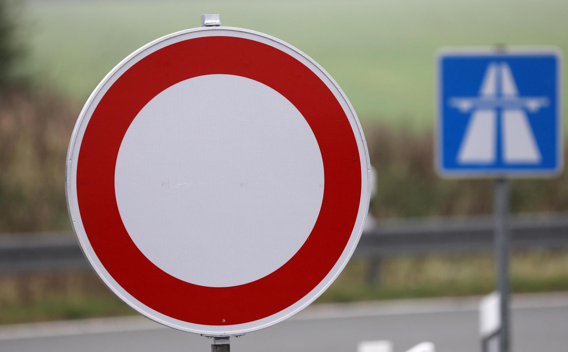 In Sulzbach-Rosenberg kommt es in der Hennebergstraße und am Friedhofweg zu einer Vollsperrung.  (Bild: Bernd Wüstneck/dpa)