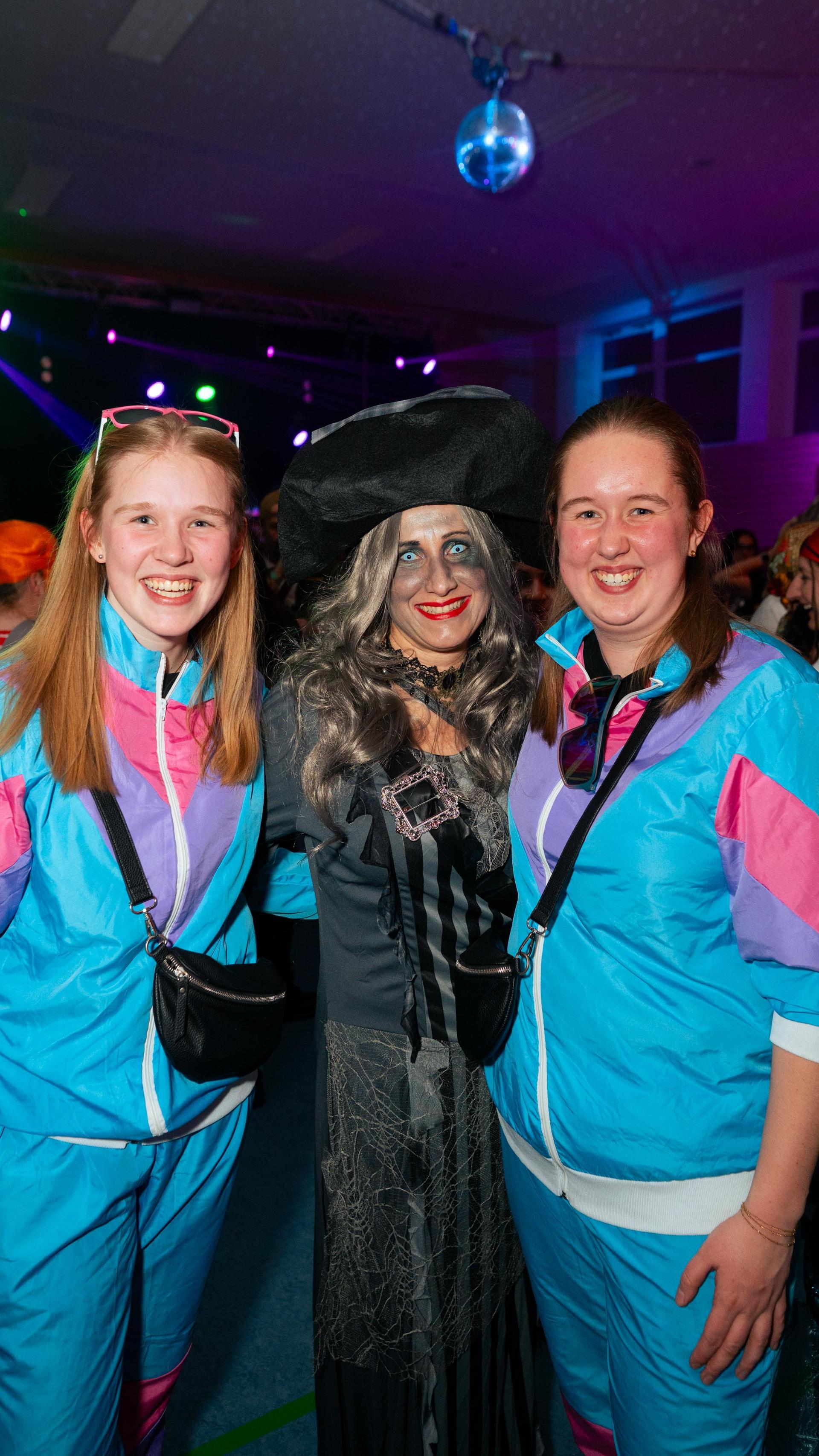 Beim Faschingsball des FC Luhe gings mit Vollgas weiter im Faschingstreiben.  (Bild: Hannes Stock)