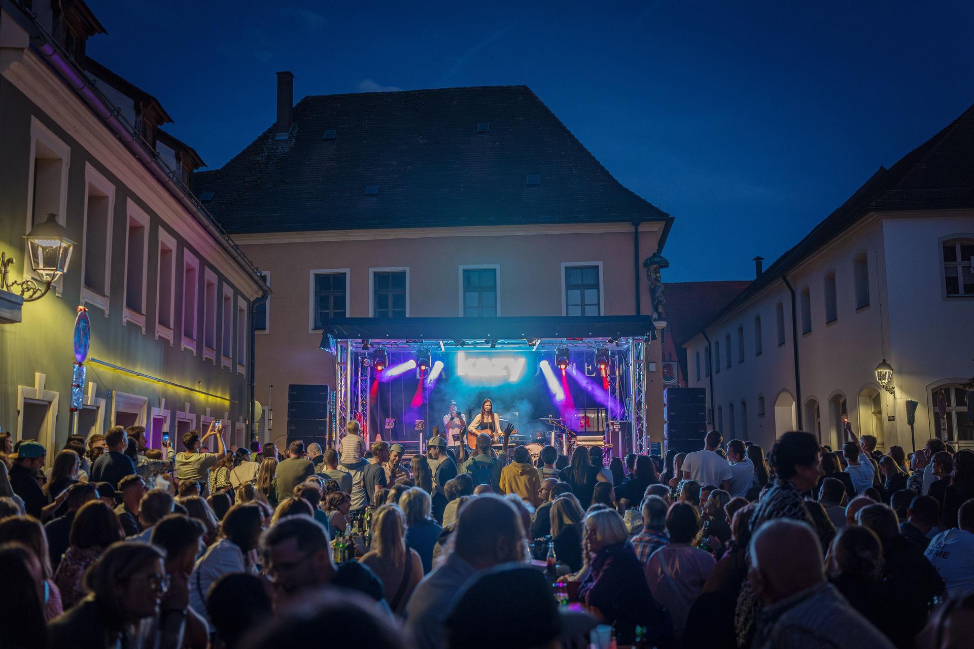 Amberg feiert Altstadtfest und macht die Nacht zum Tag. (Bild: Michael Golinski)