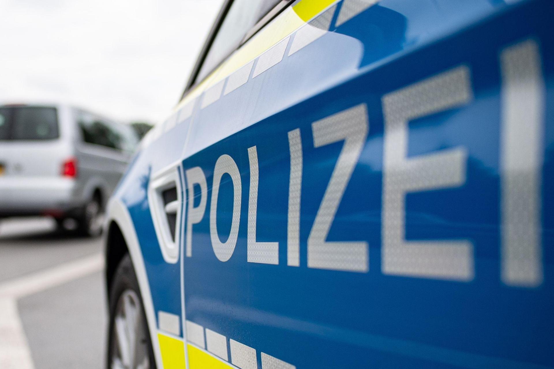 Mit falschen Kennzeichen am Auto ist ein 22-Jähriger am Freitag in Weiden in eine Polizeikontrolle geraten. (Bild: Guido Kirchner)