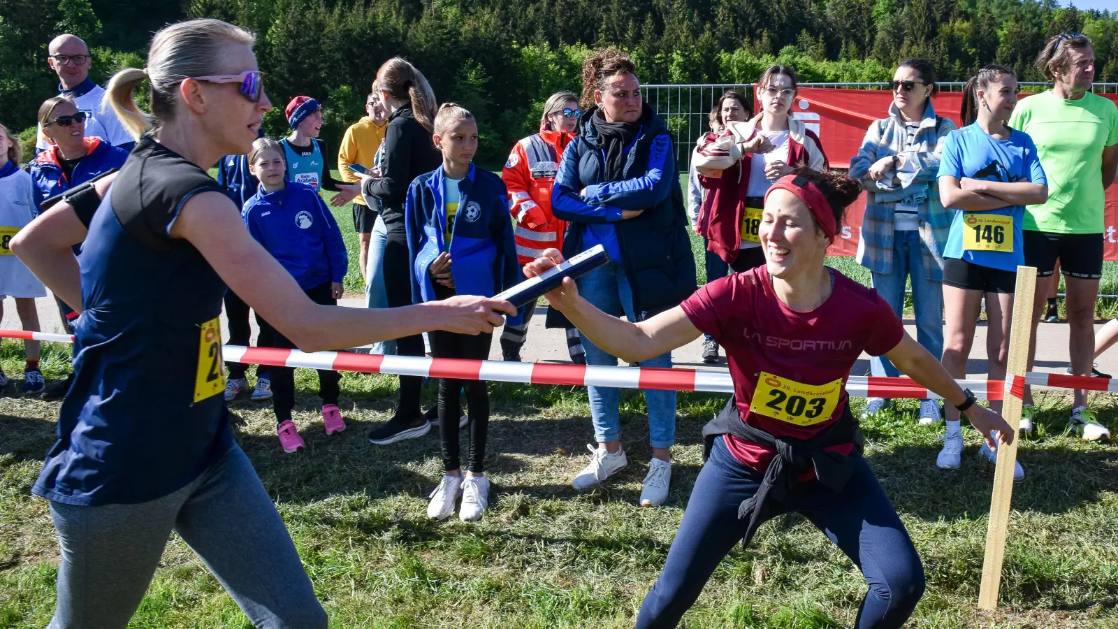 Der Landkreislauf Amberg-Sulzbach ist ein Mannschaftswettbewerb (Staffellauf/je elf Läufer): Diesmal führt er am Samstag, 9. Mai, vom Annaberg in Sulzbach-Rosenberg nach Holnstein, über 57,9 Kilometer in elf Etappen. (Archivbild: Stephan Huber)